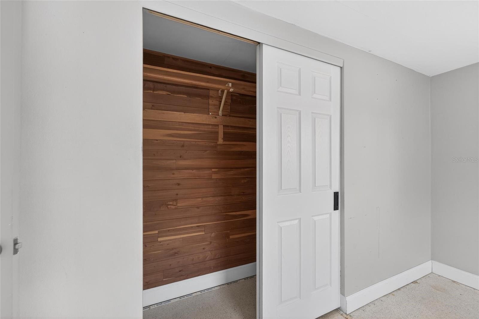 COLONIAL HILLS - Residential