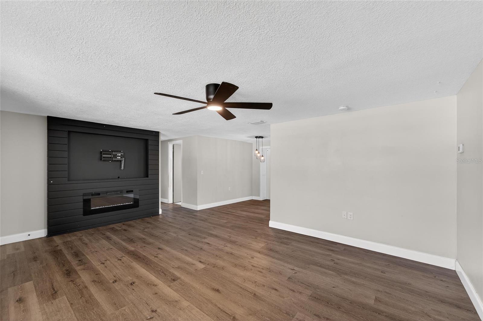 COLONIAL HILLS - Residential