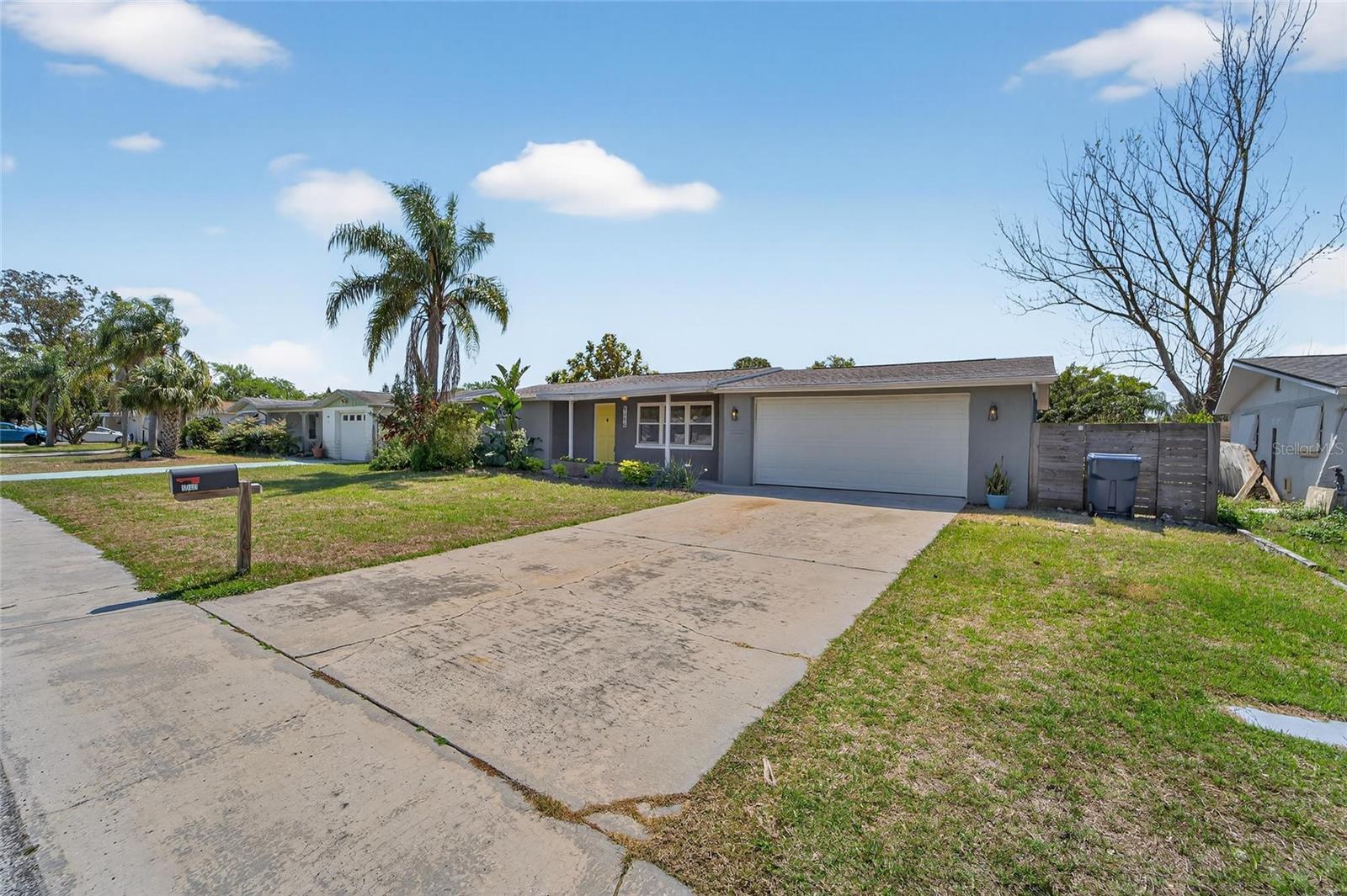 COLONIAL HILLS - Residential