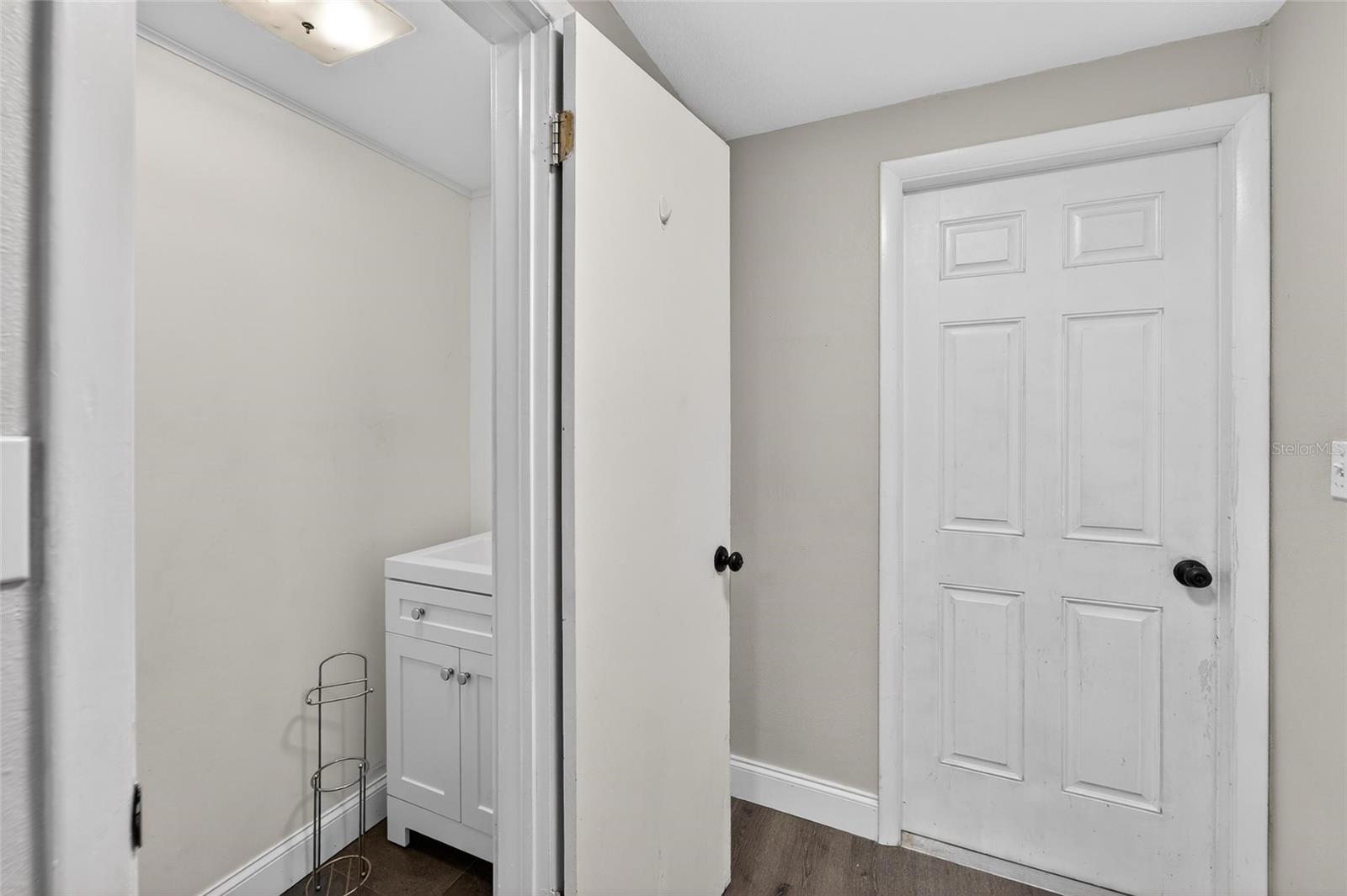 COLONIAL HILLS - Residential