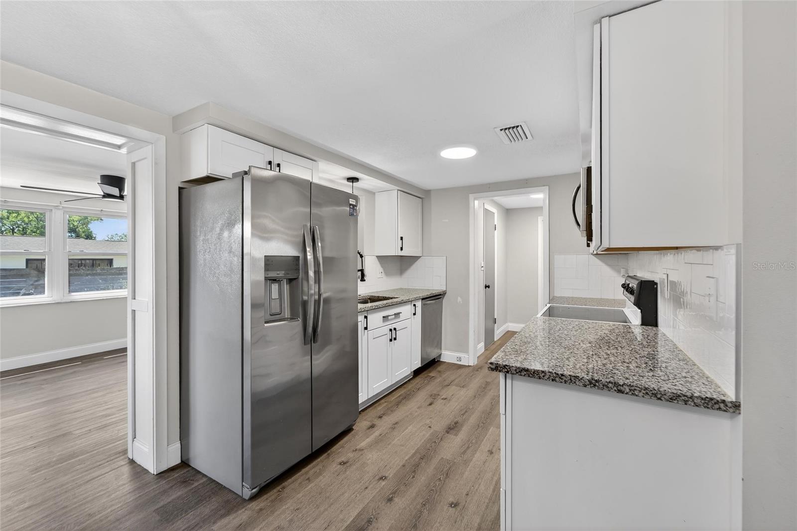 COLONIAL HILLS - Residential