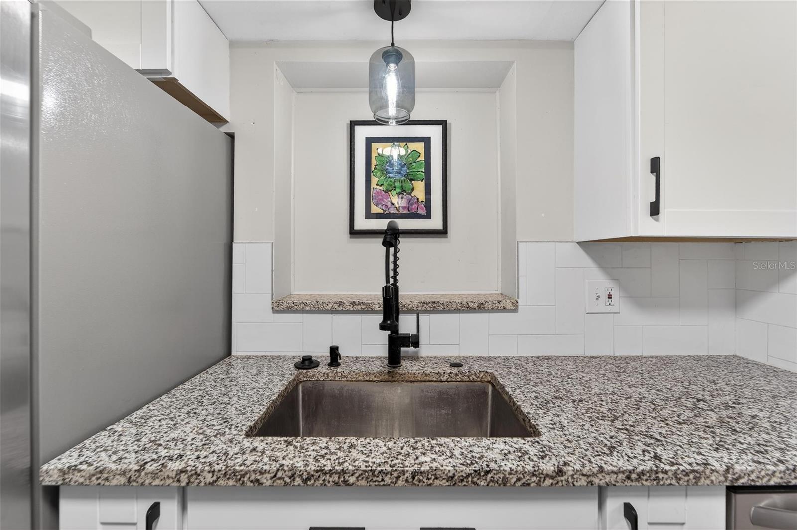 COLONIAL HILLS - Residential