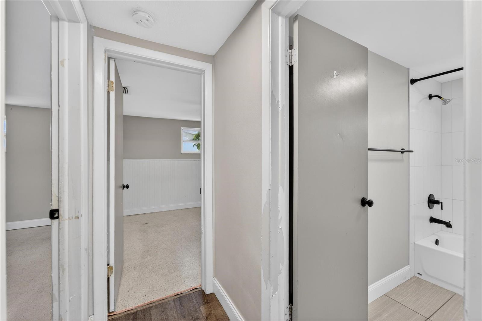 COLONIAL HILLS - Residential