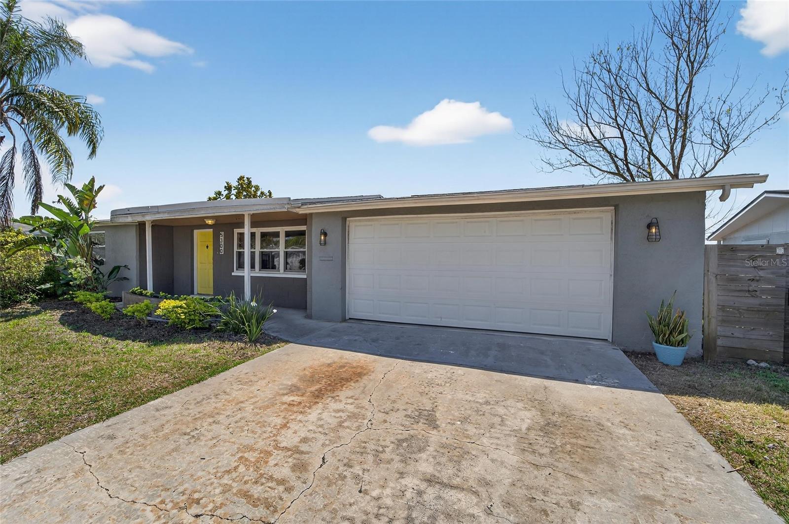 COLONIAL HILLS - Residential