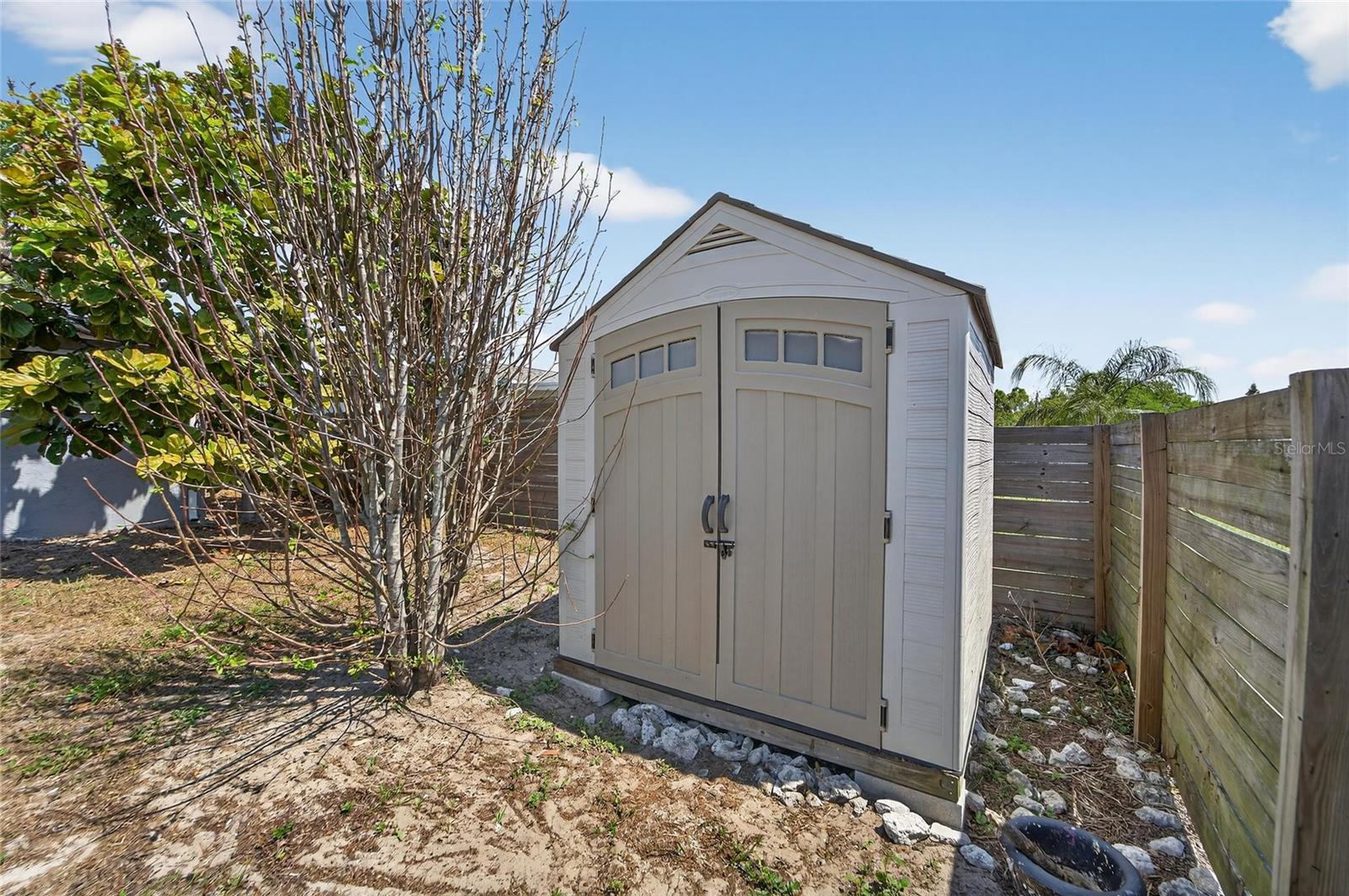 COLONIAL HILLS - Residential