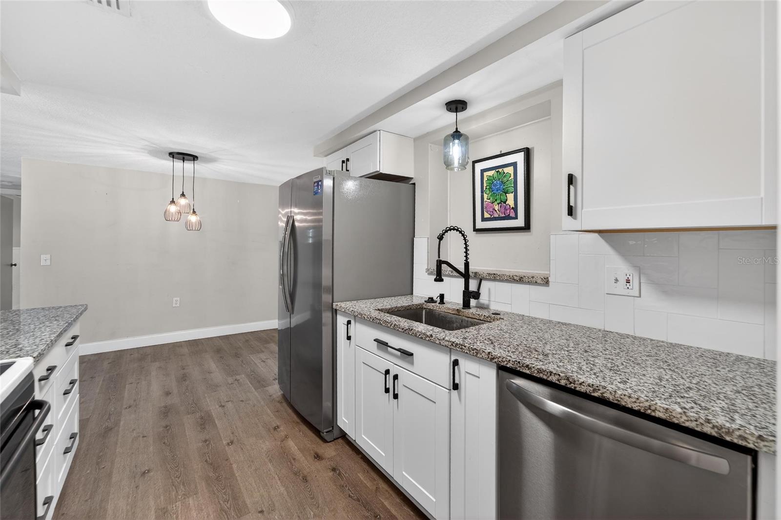 COLONIAL HILLS - Residential