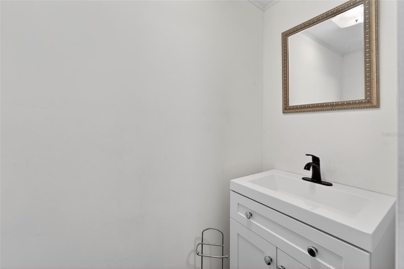 COLONIAL HILLS - Residential