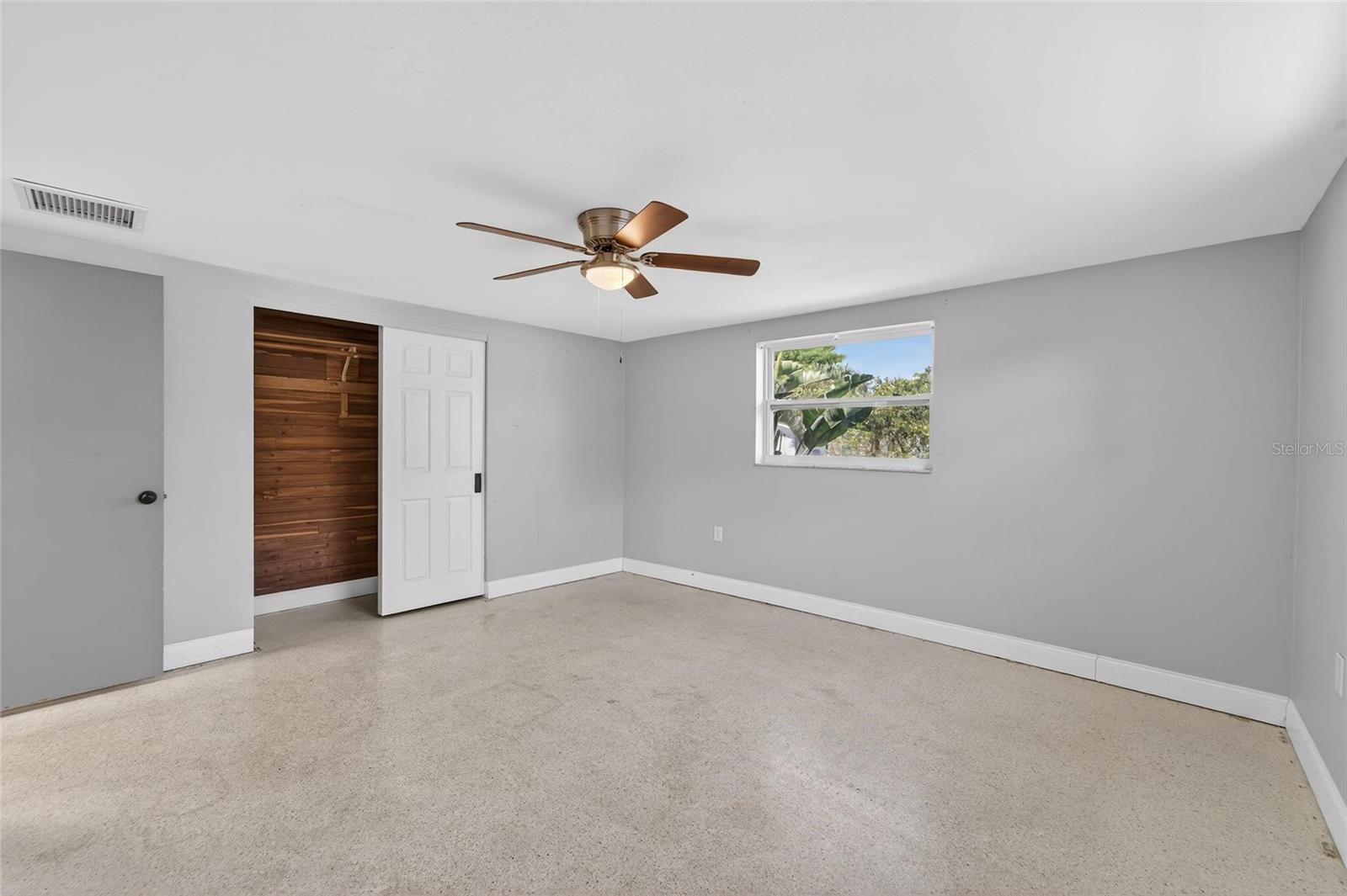 COLONIAL HILLS - Residential