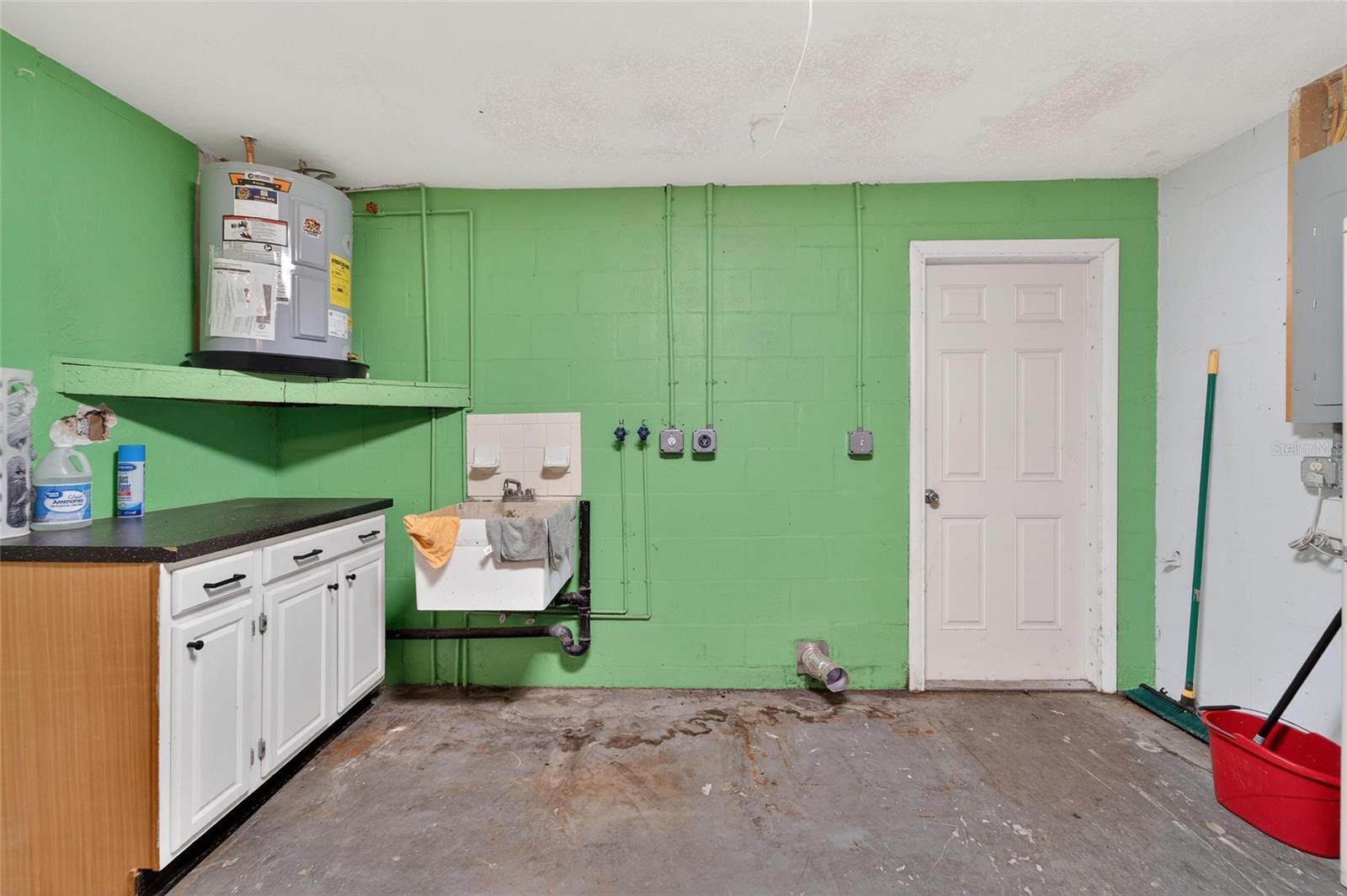 COLONIAL HILLS - Residential