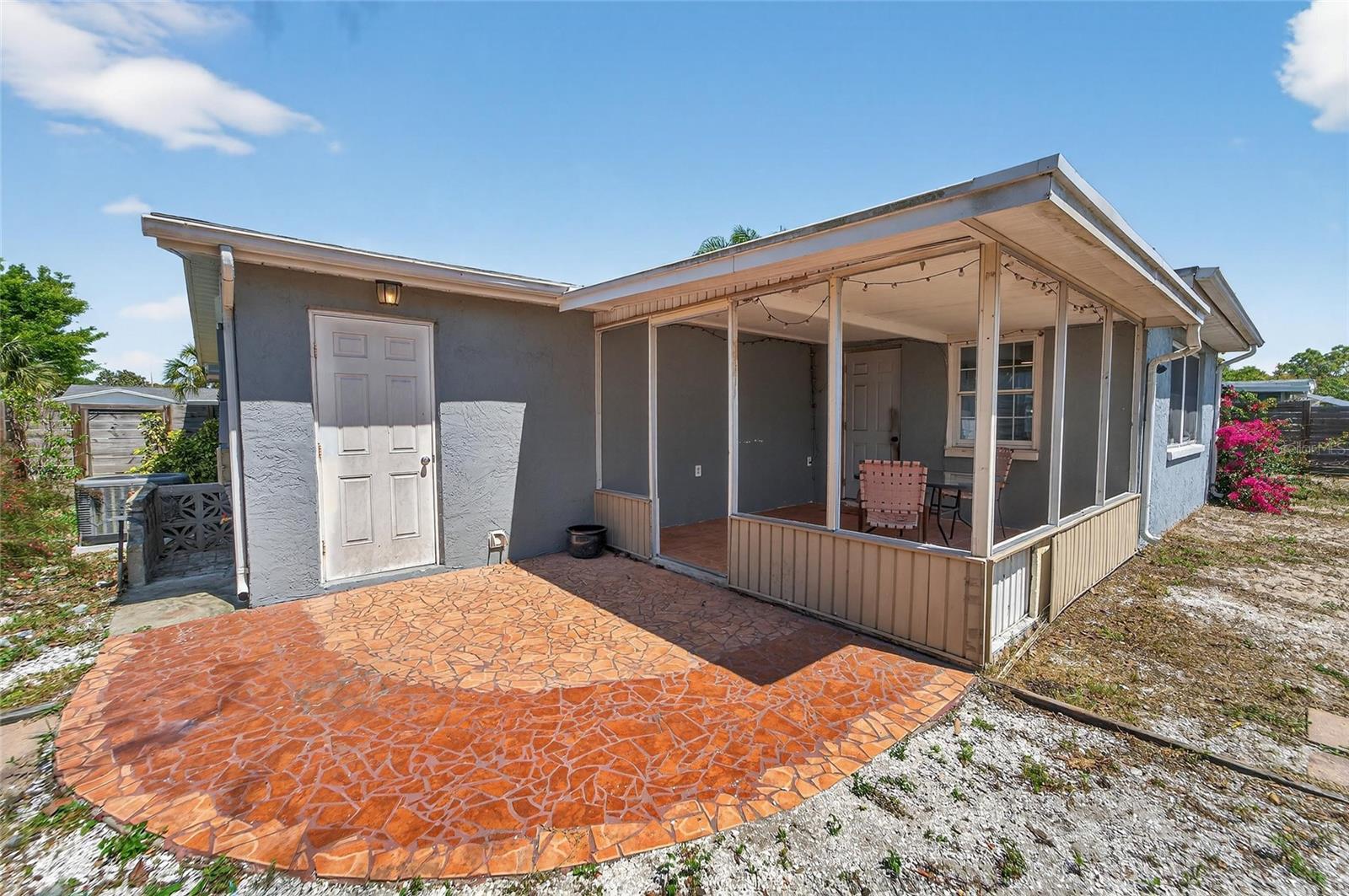 COLONIAL HILLS - Residential