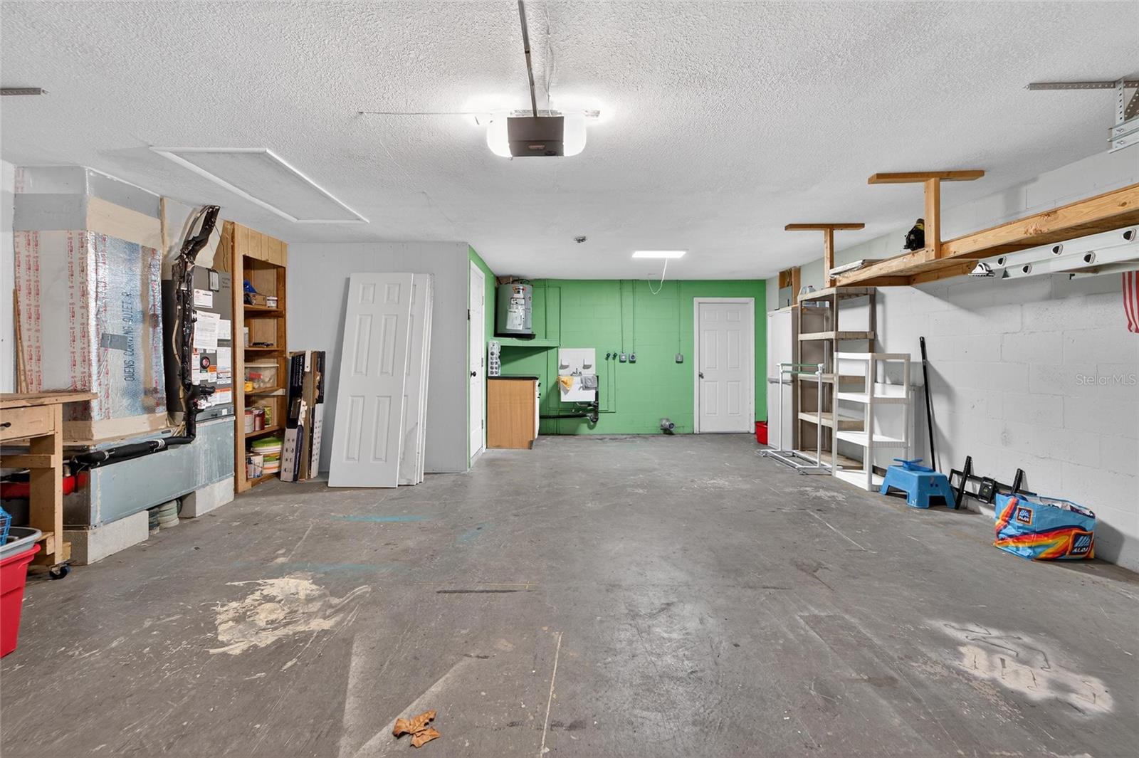 COLONIAL HILLS - Residential