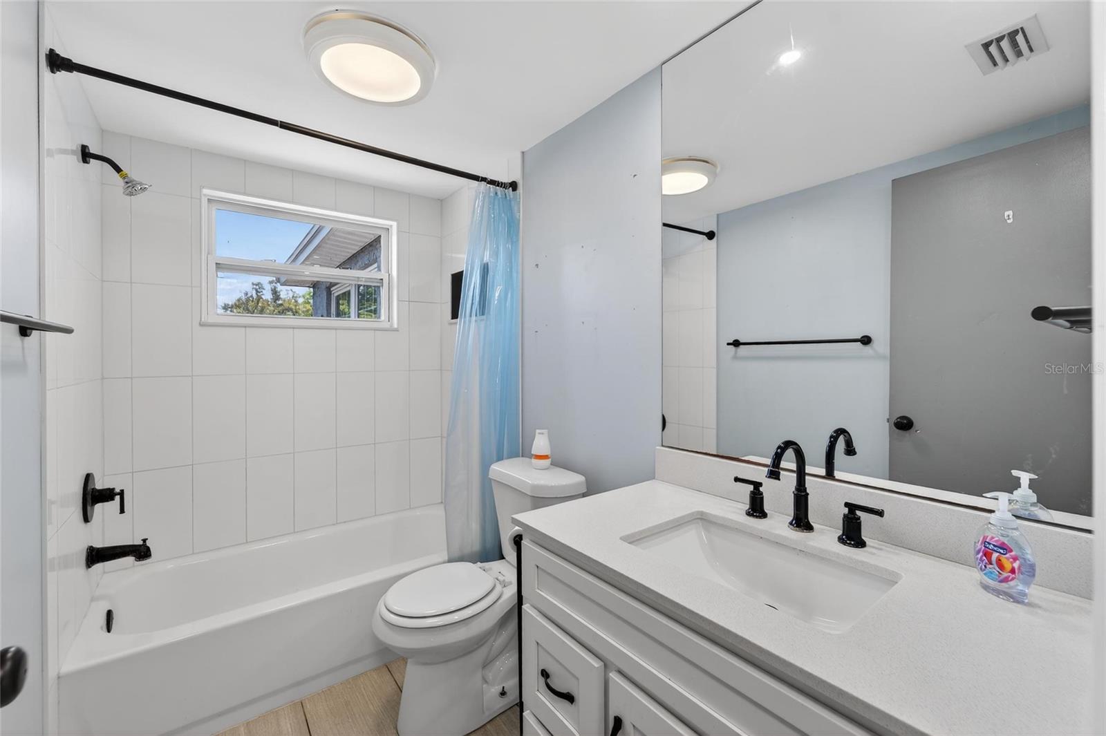 COLONIAL HILLS - Residential