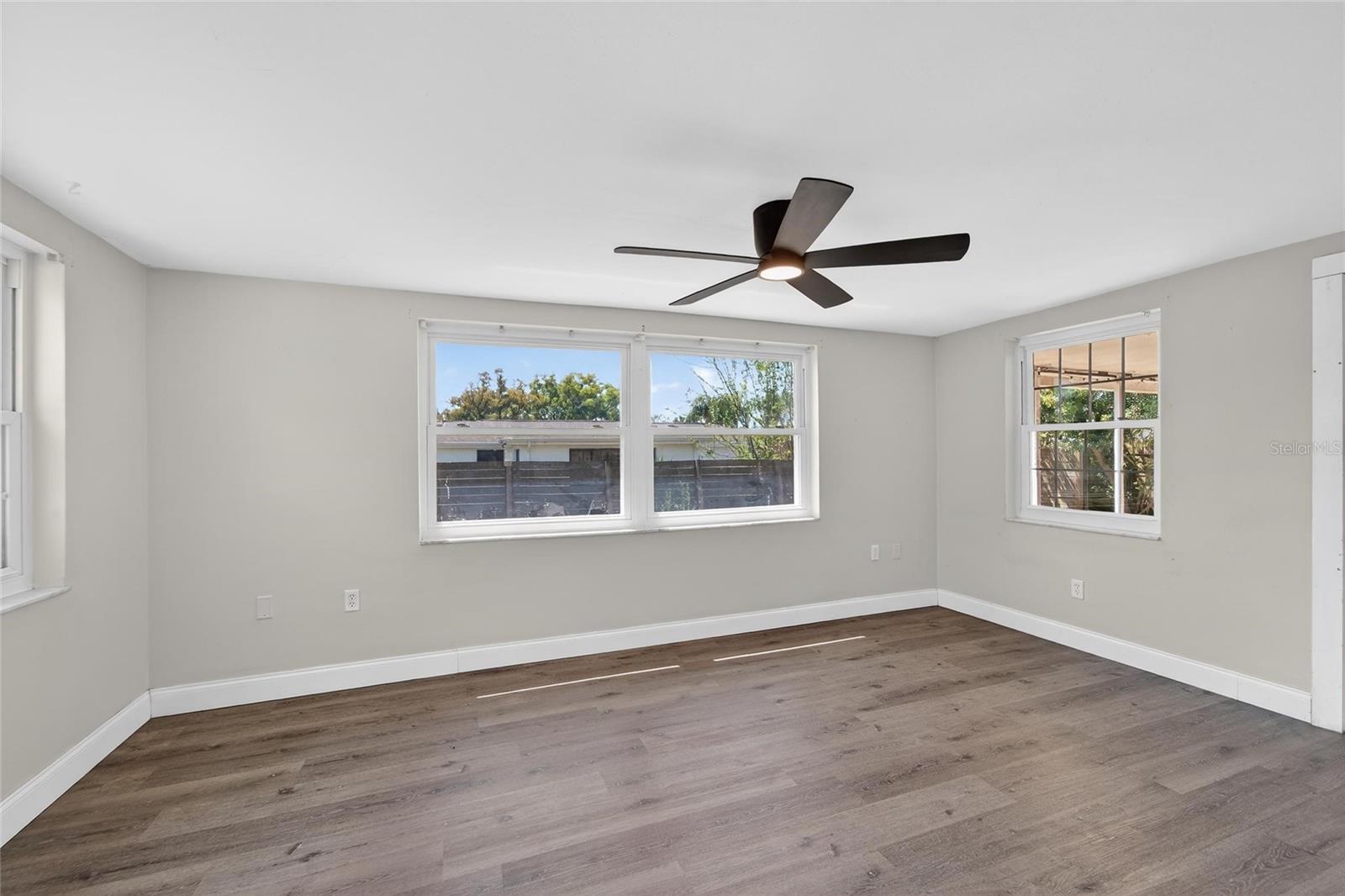 COLONIAL HILLS - Residential