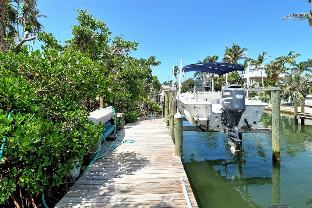 Photo of 701 Marbury Ln, Longboat Key, FL 34228 (MLS # A4657604)