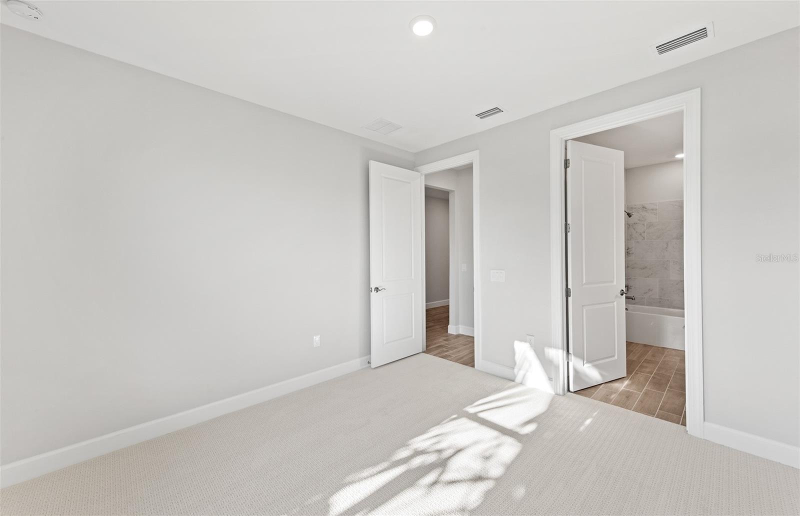 ARBOR OAKS AT THE WOODLANDS - Residential
