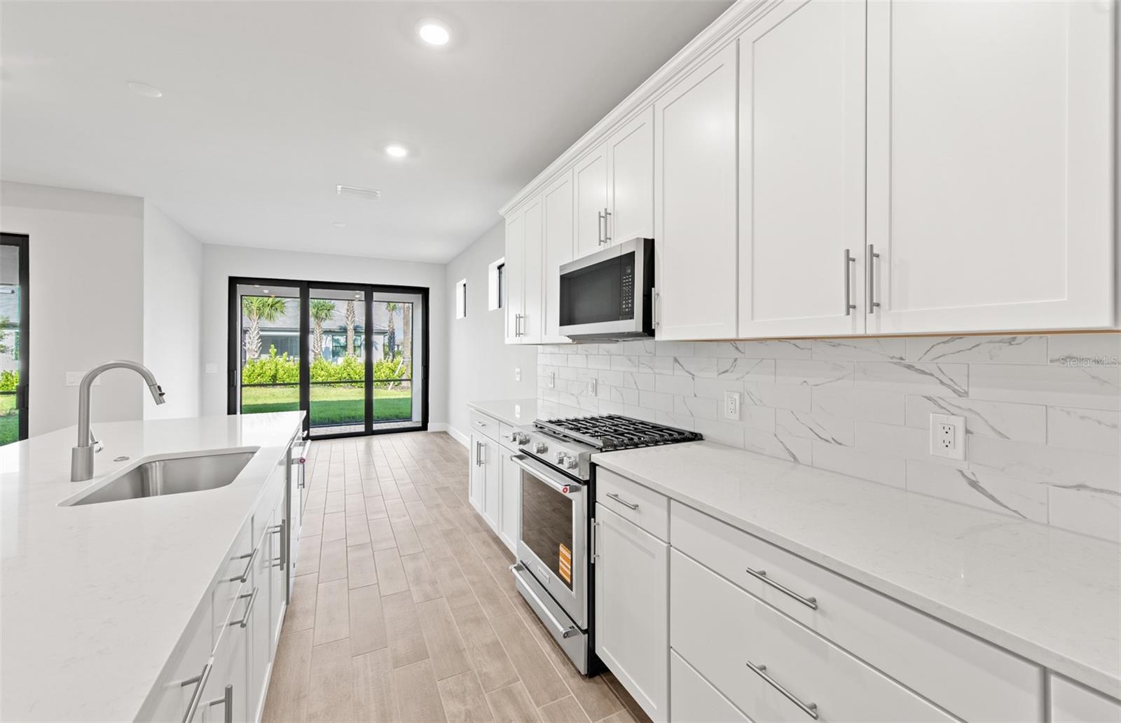 ARBOR OAKS AT THE WOODLANDS - Residential