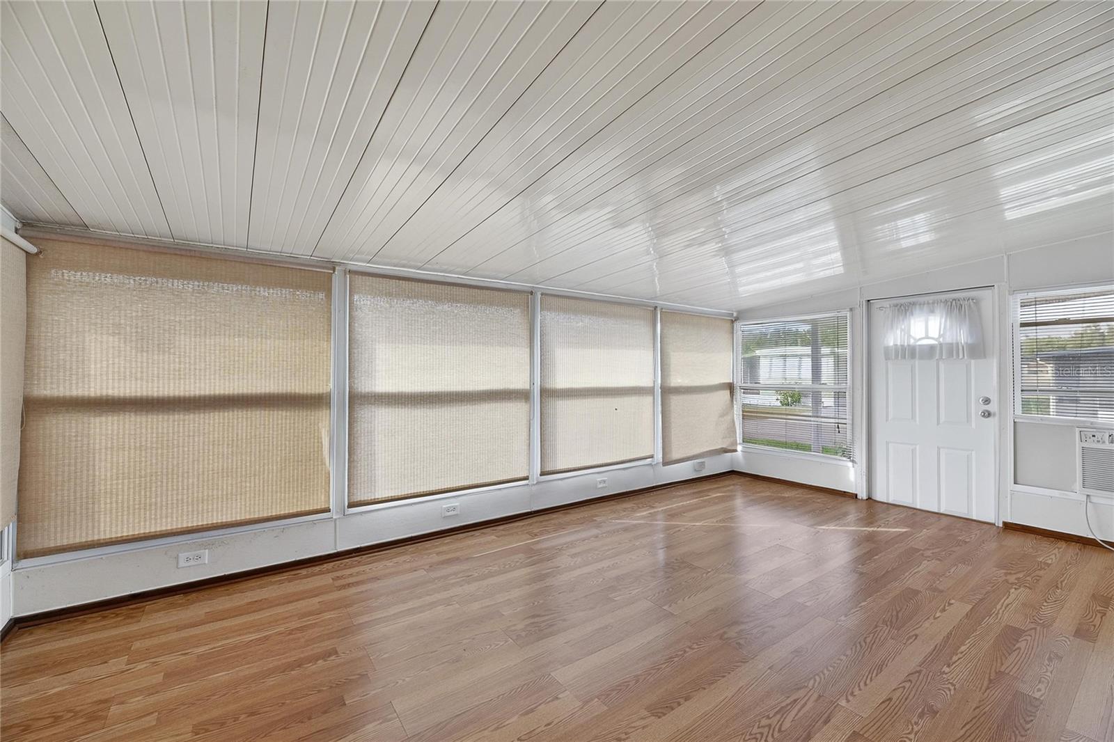 SLEEPY HOLLOW MOBILE ESTATES - Residential