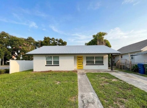 Photo of 139 Avenue D SW, Winter Haven, FL 33880 (MLS # P4939394)