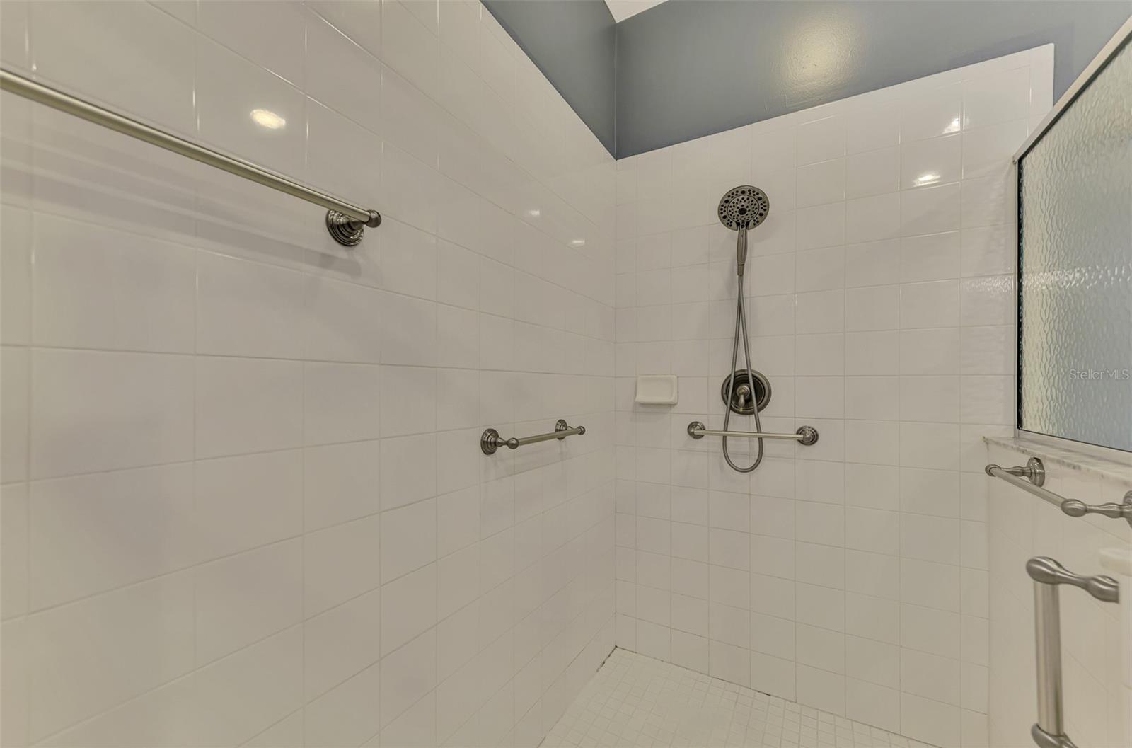 LAKE FRONT VILLAS/HERITAGE LAKE - Residential