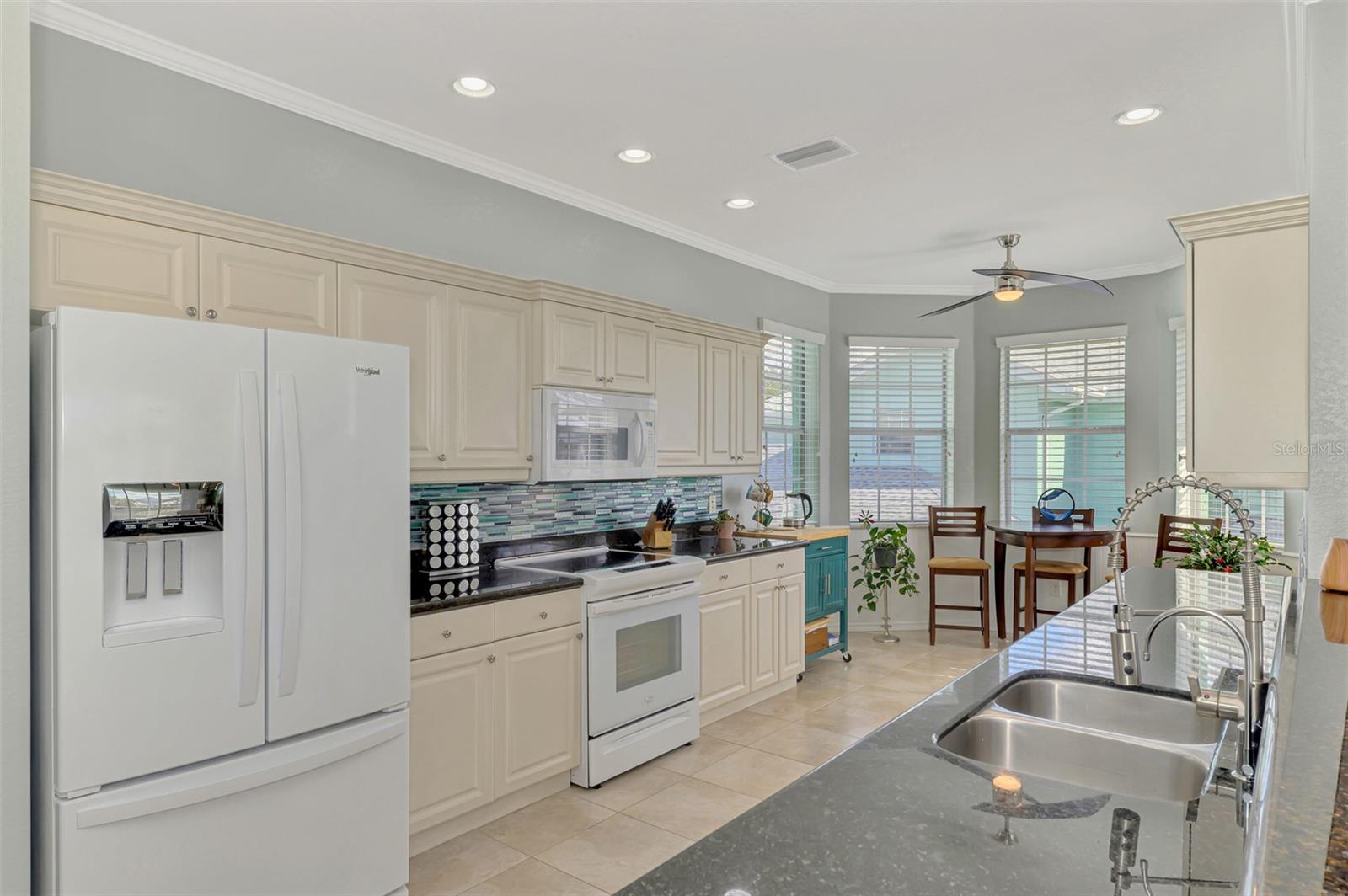 LAKE FRONT VILLAS/HERITAGE LAKE - Residential