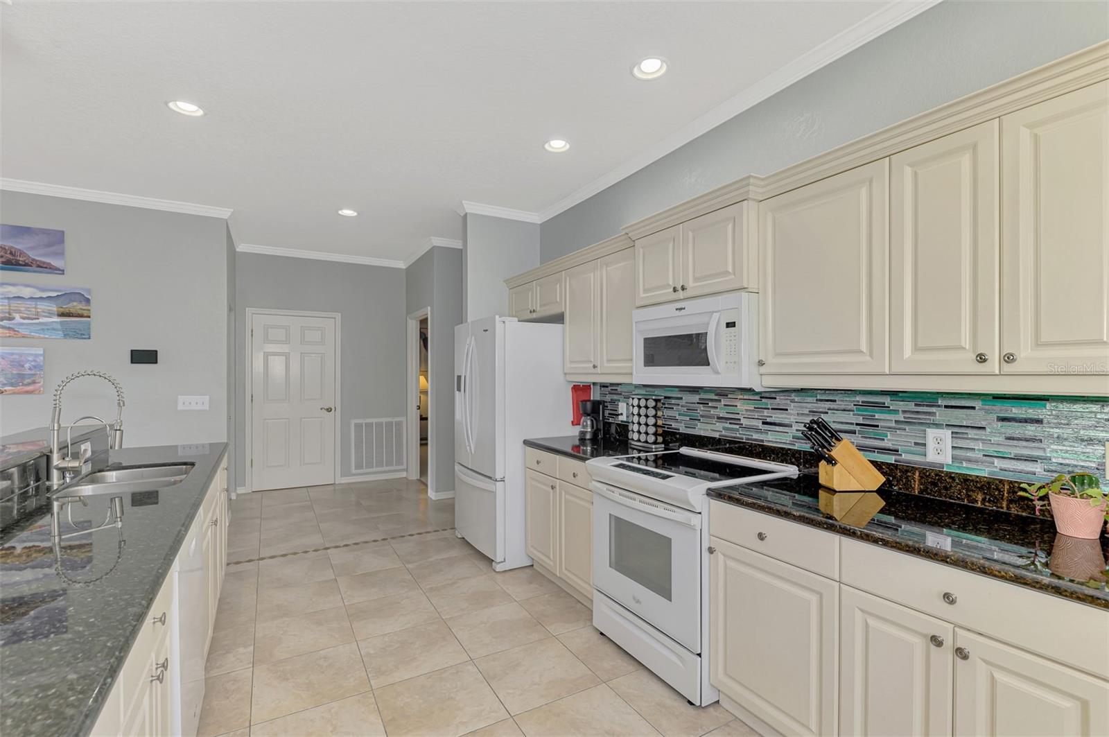 LAKE FRONT VILLAS/HERITAGE LAKE - Residential