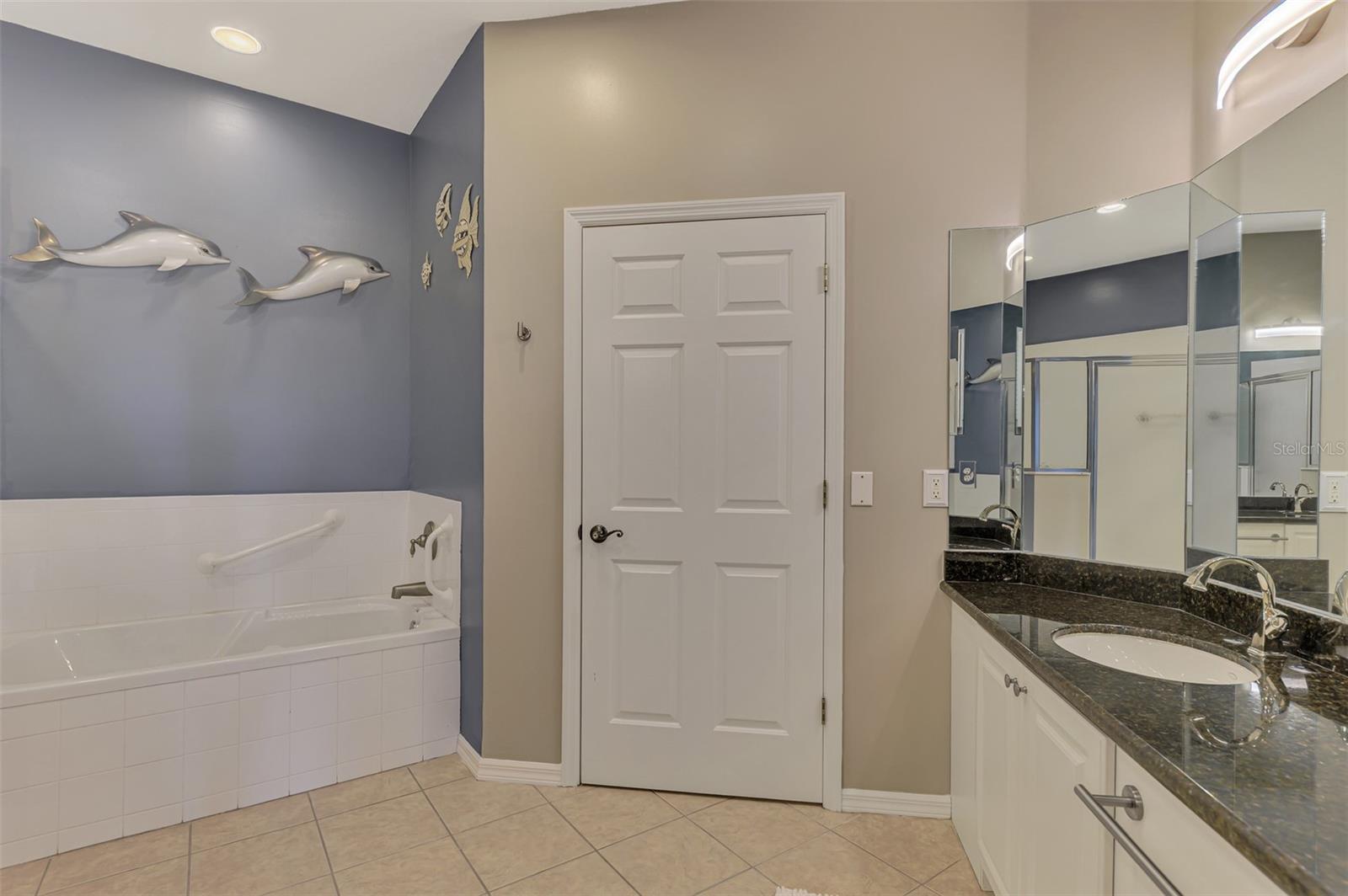 LAKE FRONT VILLAS/HERITAGE LAKE - Residential