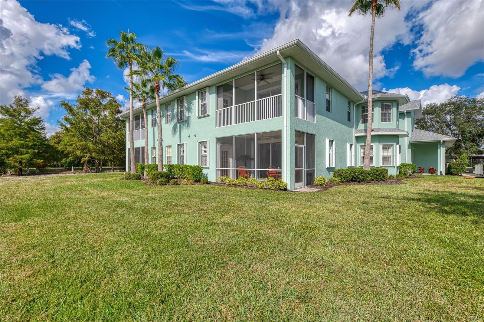 LAKE FRONT VILLAS/HERITAGE LAKE - Residential
