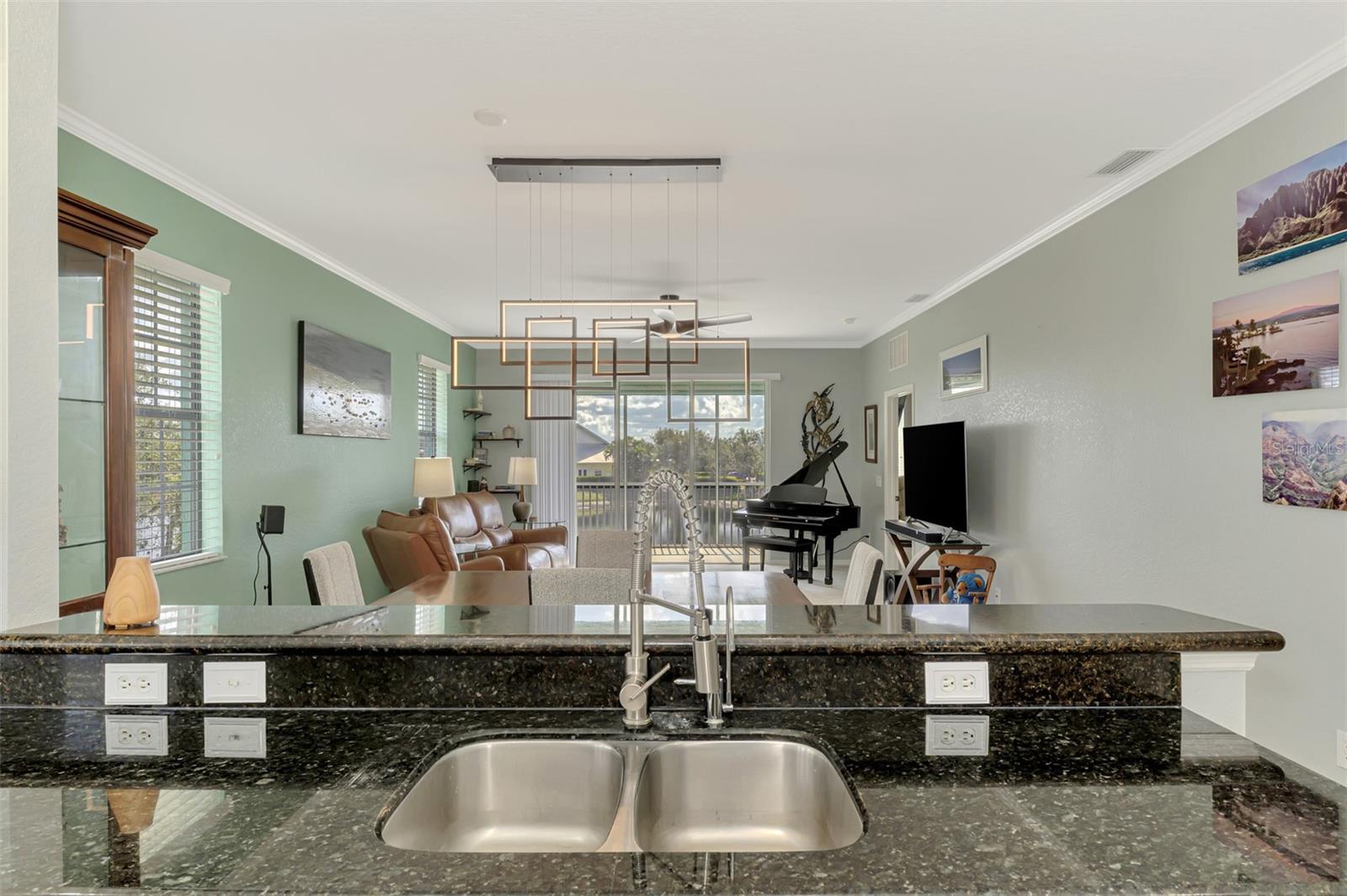 LAKE FRONT VILLAS/HERITAGE LAKE - Residential