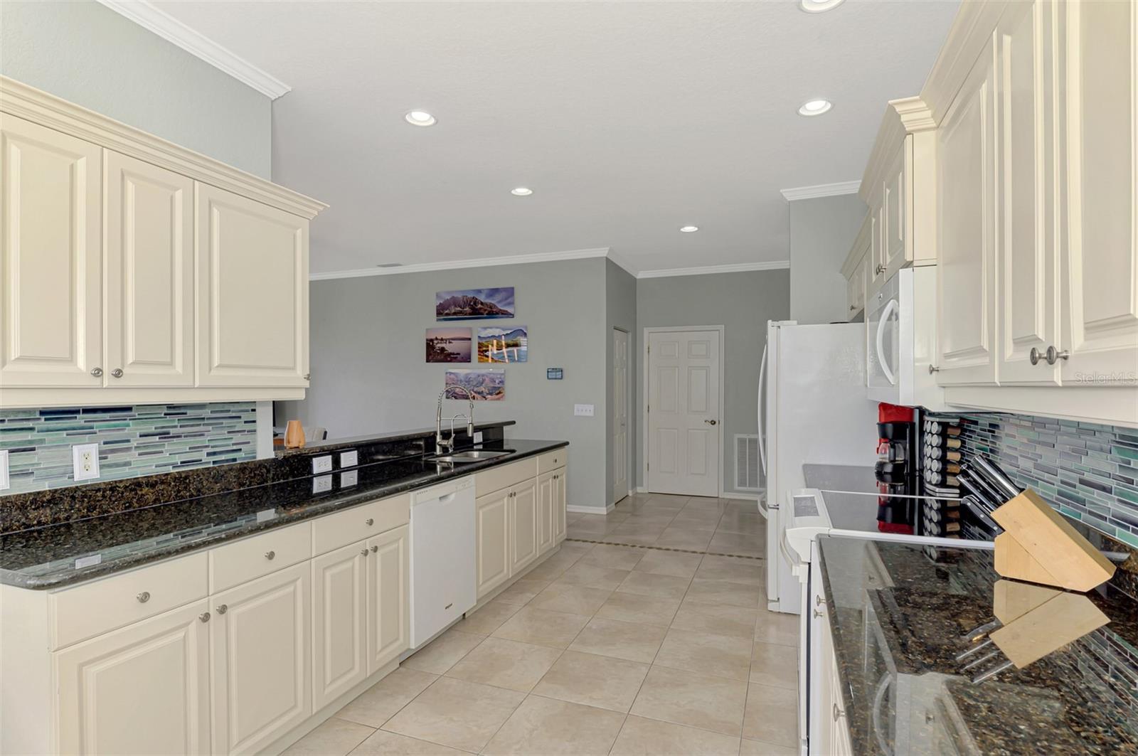 LAKE FRONT VILLAS/HERITAGE LAKE - Residential