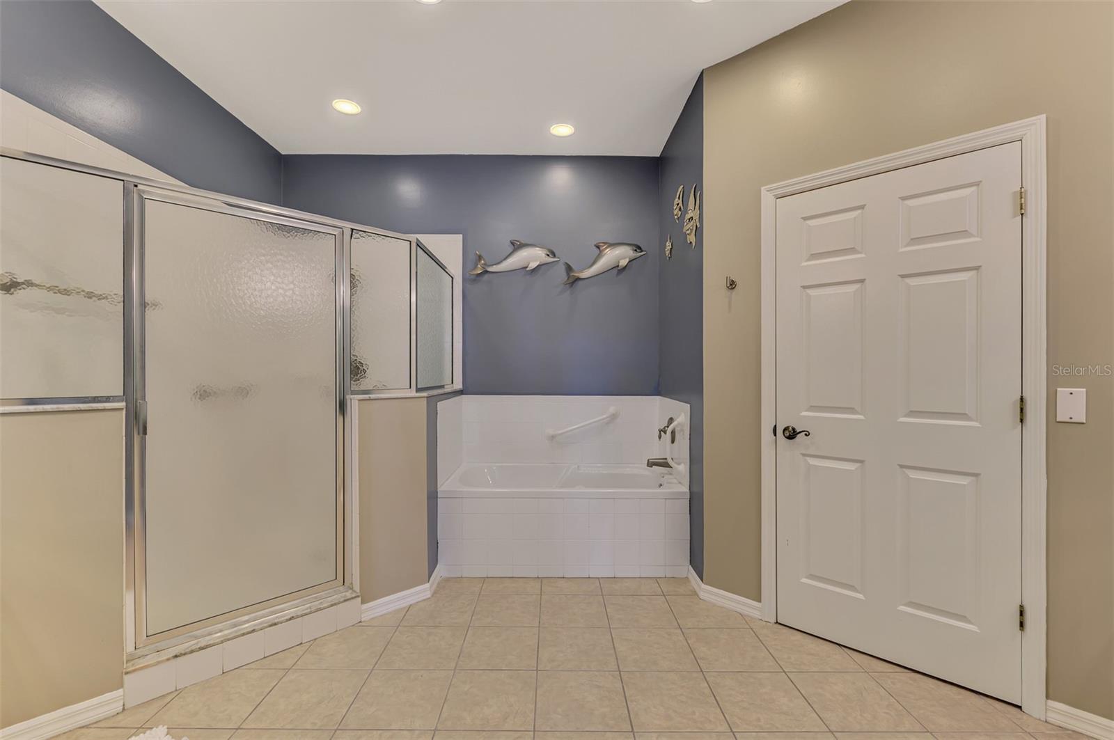 LAKE FRONT VILLAS/HERITAGE LAKE - Residential