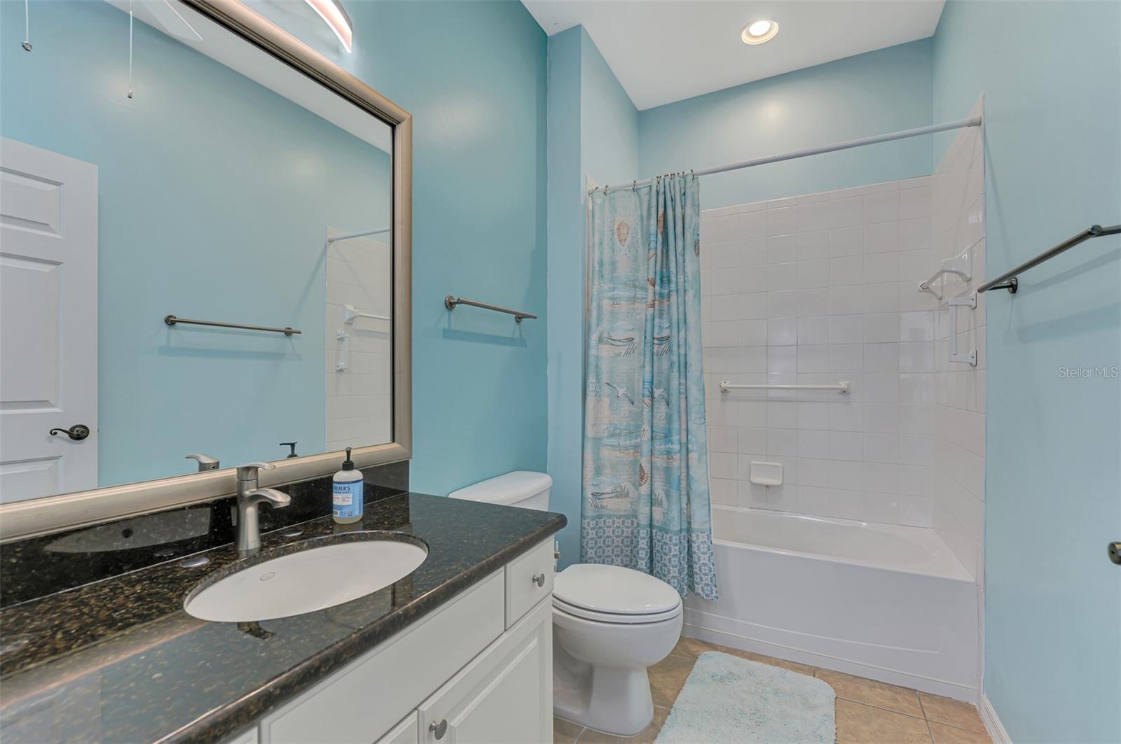 LAKE FRONT VILLAS/HERITAGE LAKE - Residential