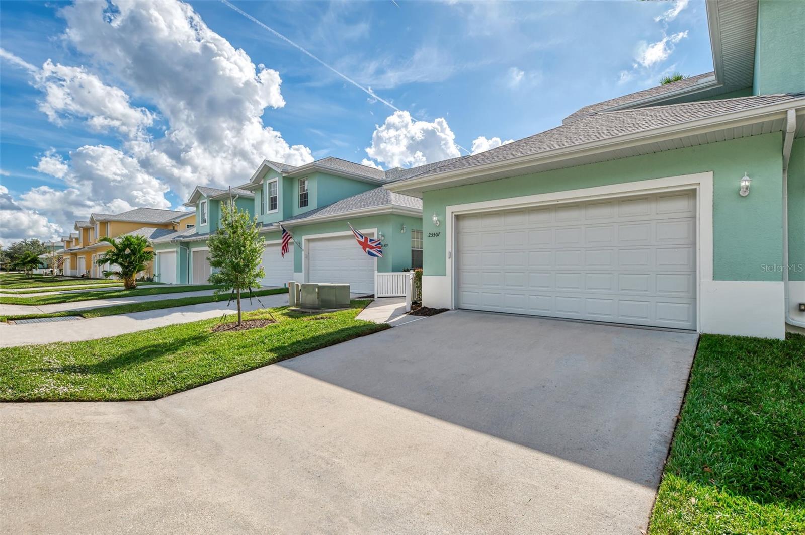 LAKE FRONT VILLAS/HERITAGE LAKE - Residential