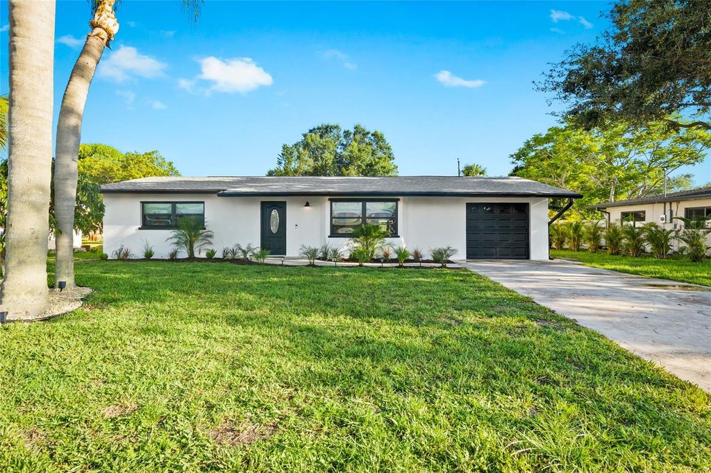 Photo of 1311 Cypress Avenue, Venice, FL 34285 (MLS # C7522591)