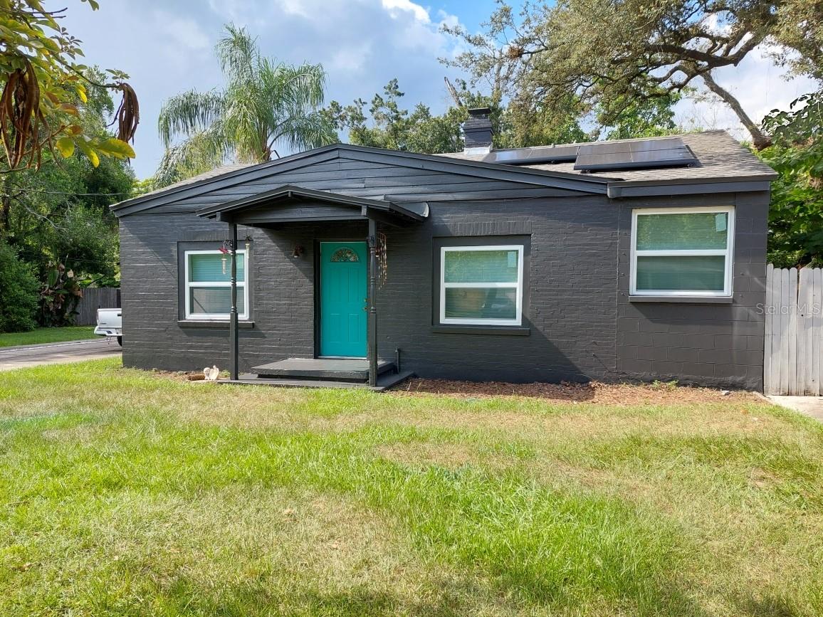 Welcome to your dream home in the heart of Lakeland’s historic Dixieland! Tucked away on a quiet street, this home offers the perfect blend of charm and convenience. You’ll love being less than 5 minutes from Downtown Lakeland and Lake Hollingsworth, just around the corner from Lake Hunter, and only a short stroll to many of Lakeland’s favorite local spots.
Peace of mind comes built-in with a new roof (2020) and energy-efficient windows (2022), complete with aluminum hurricane shutters to keep you safe and secure during storm season.
Whether you’re drawn to the historic neighborhood vibe, the unbeatable location, or the thoughtful updates, this home is a true find you won’t want to miss.