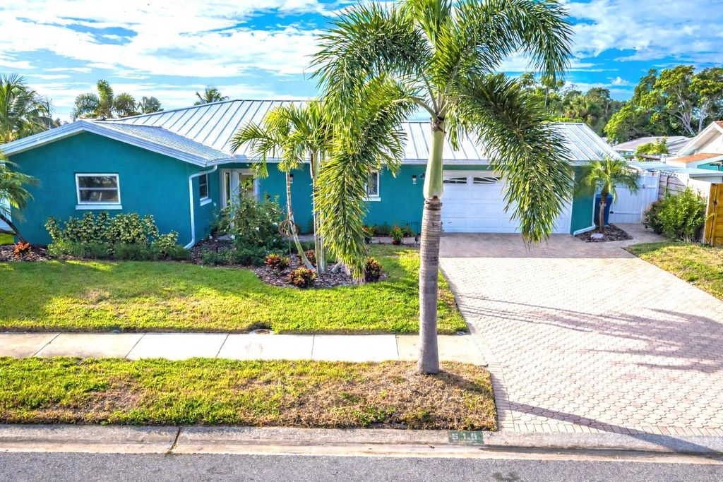 Photo of 510 Lewis Boulevard SE, St Petersburg, FL 33705 (MLS # TB8447480)