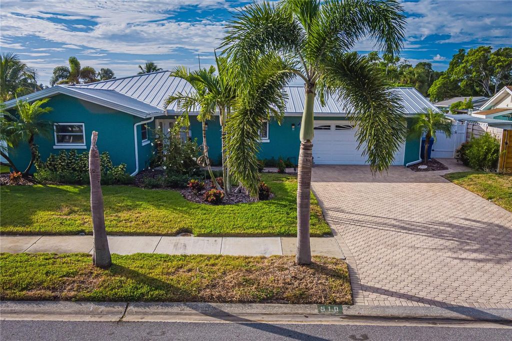 Photo of 510 Lewis Boulevard SE, St Petersburg, FL 33705 (MLS # TB8447480)