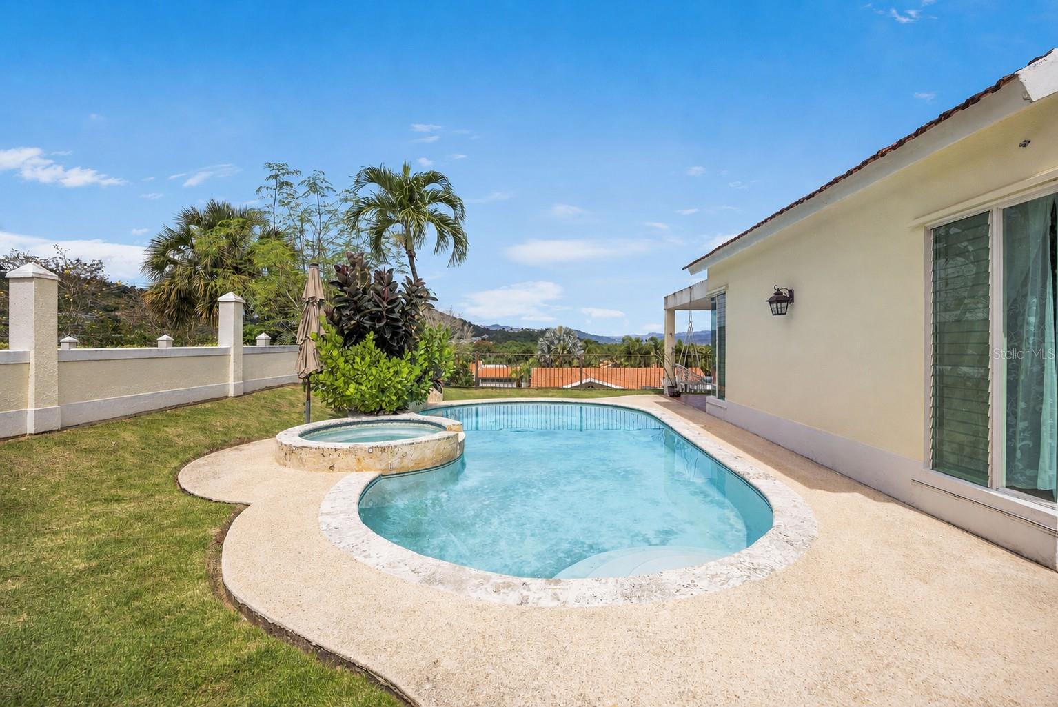 URB SABANERA DEL RIO - Residential