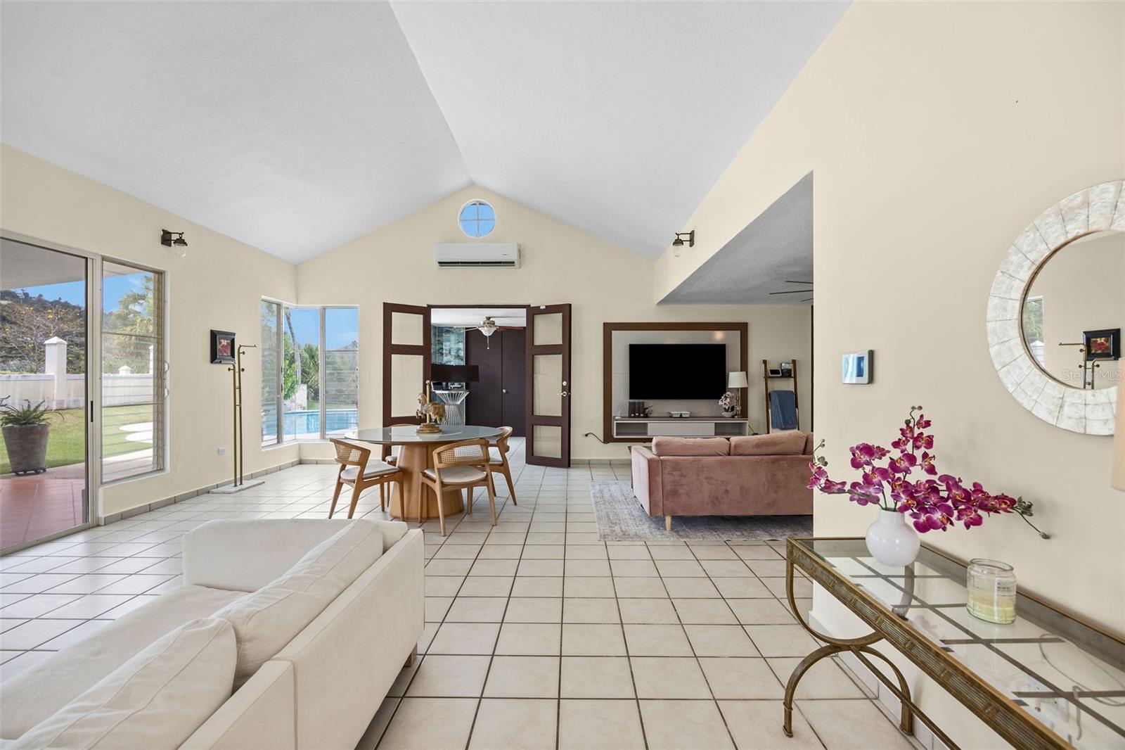 URB SABANERA DEL RIO - Residential