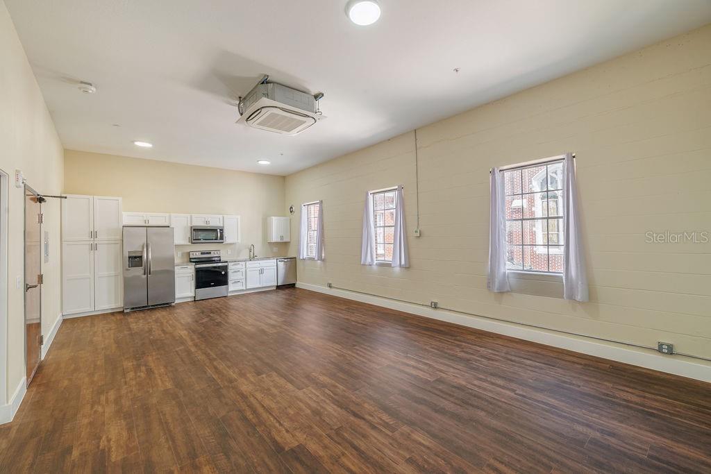 306 W WISCONSIN AVENUE 212