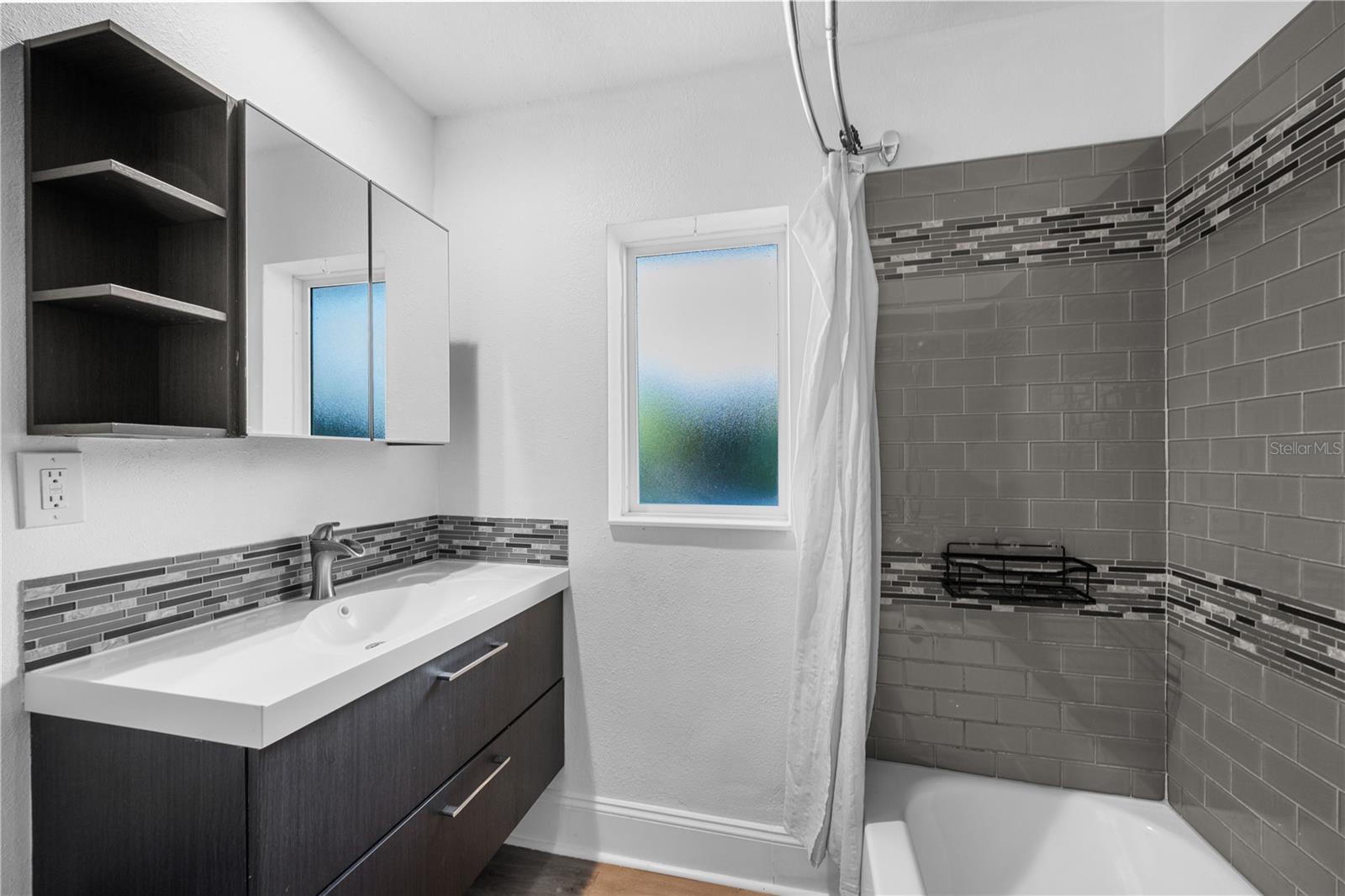 OAKLAND SHORES 3RD ADD REP - Residential