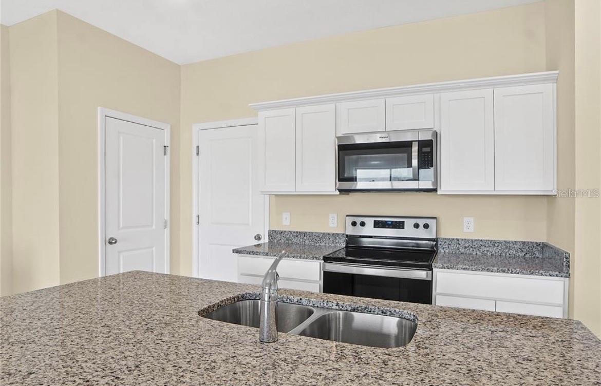 LINCOLN OAKS - Residential Lease