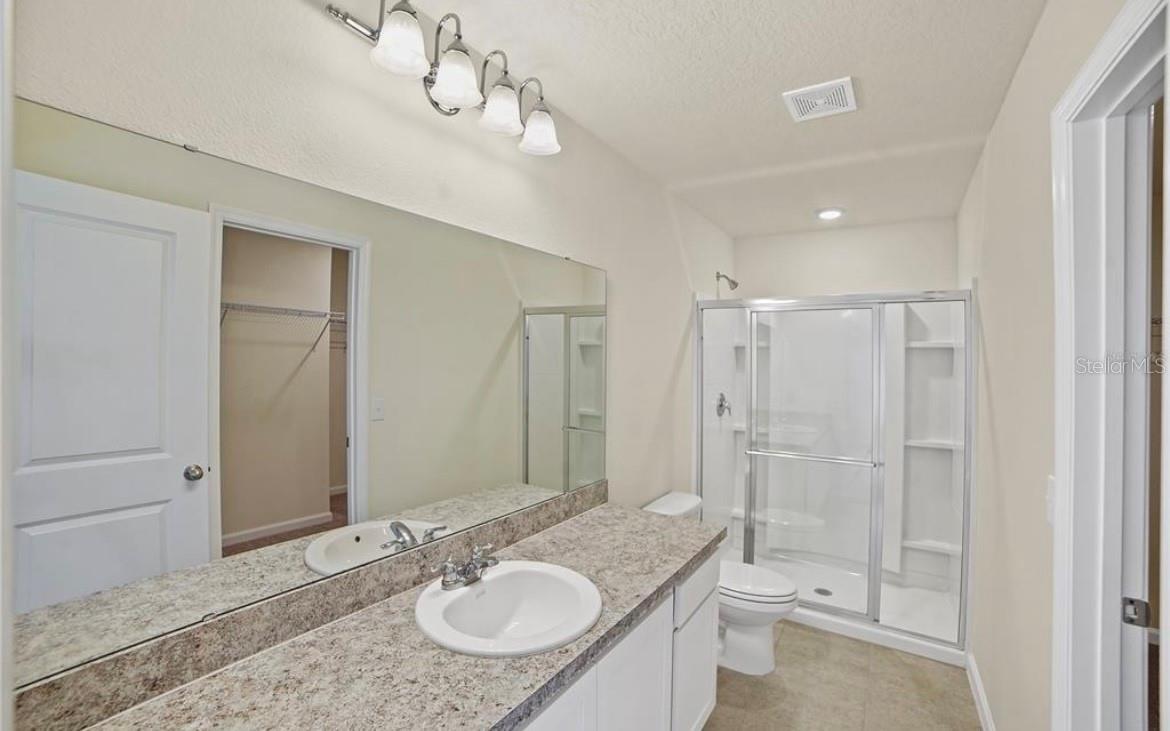 LINCOLN OAKS - Residential Lease