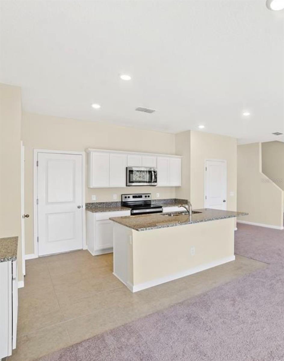 LINCOLN OAKS - Residential Lease