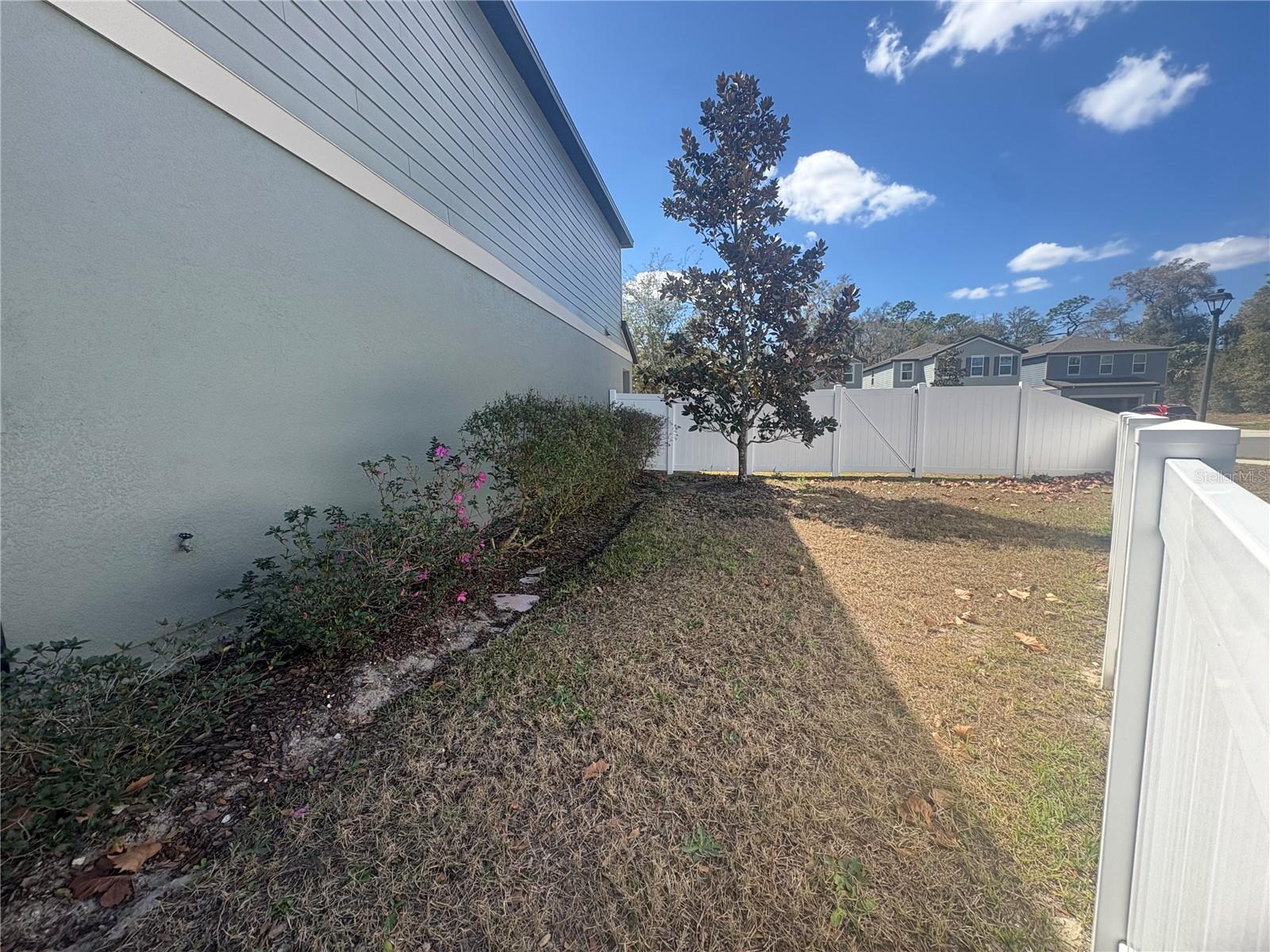 2269 LITCHFIELD LOOP