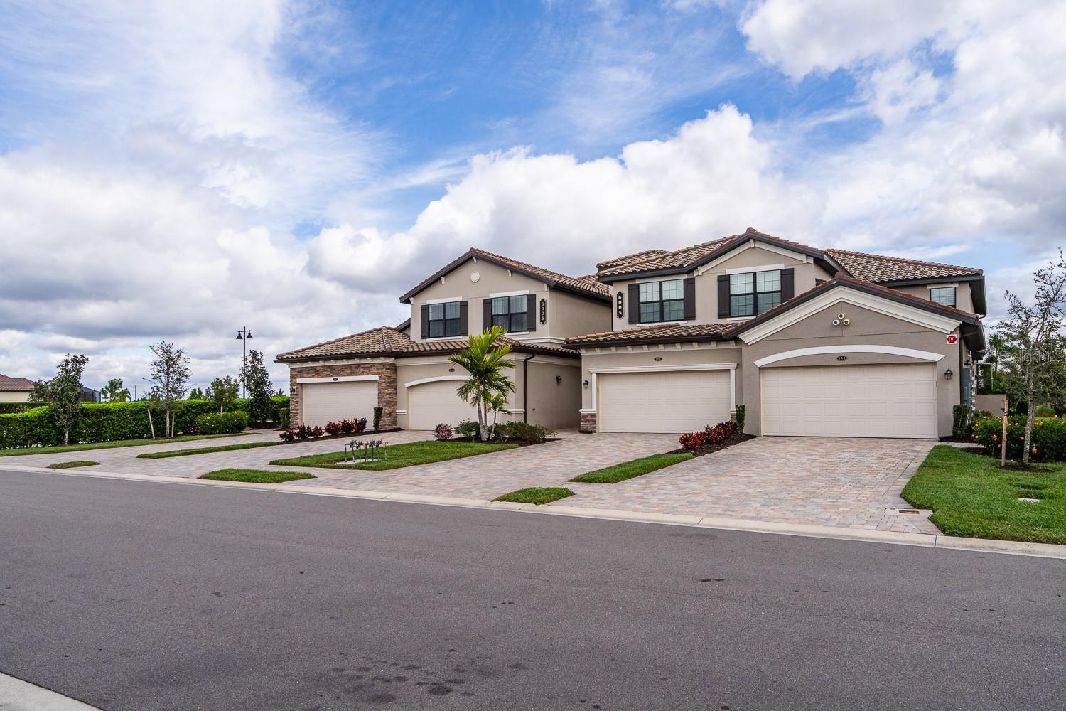 COACH HOMES IV AT LAKEWOOD NATIONAL - Residential