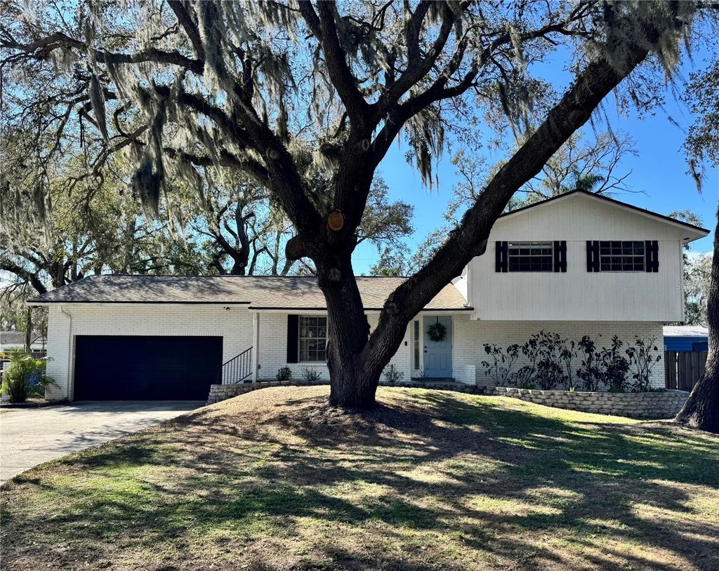 Photo of 114 Windy Circle, Brandon, FL 33511 (MLS # O6388782)