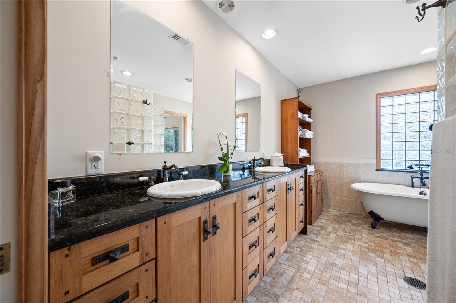 RIVER OAKS SUB - Residential