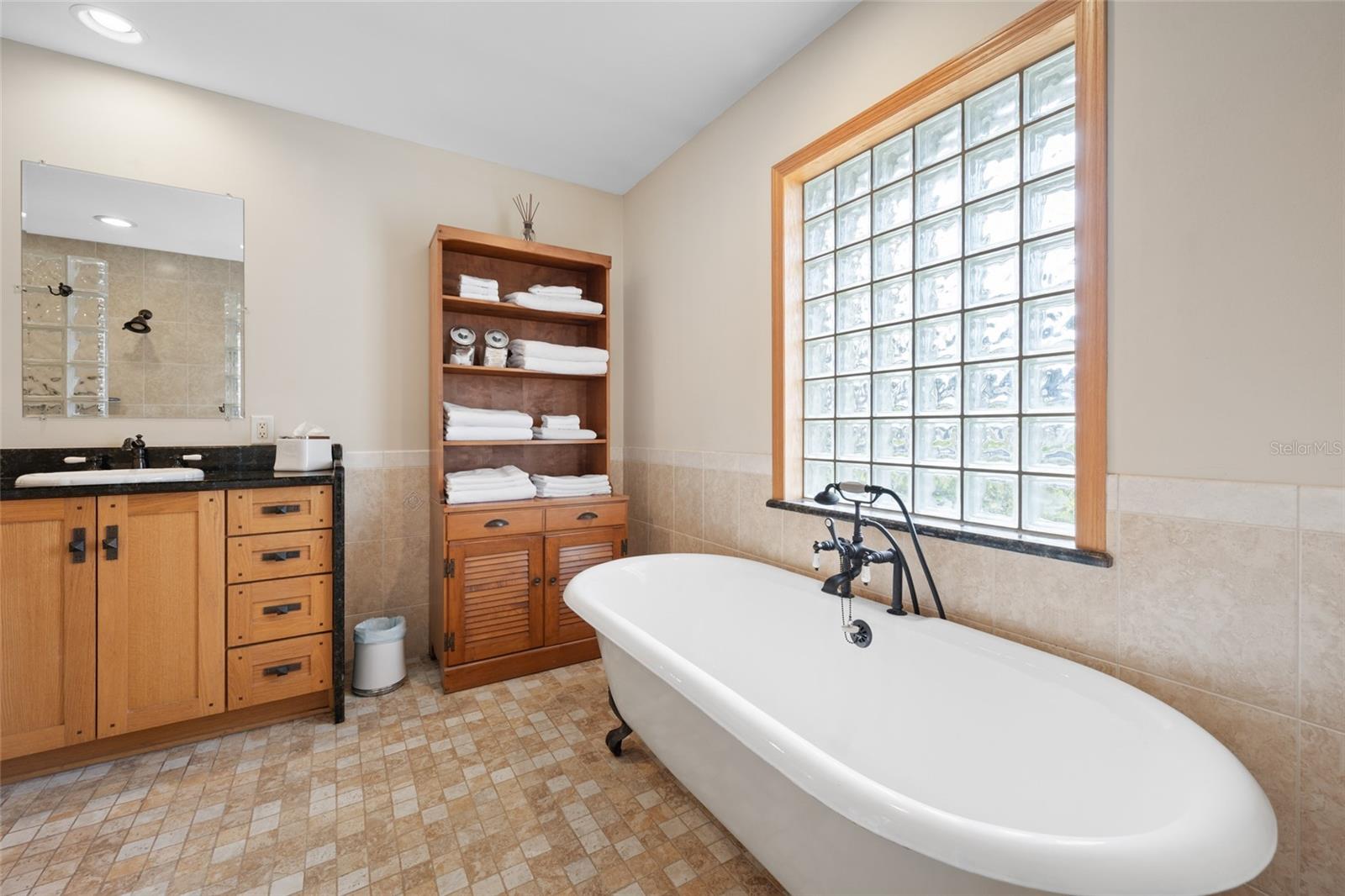 RIVER OAKS SUB - Residential