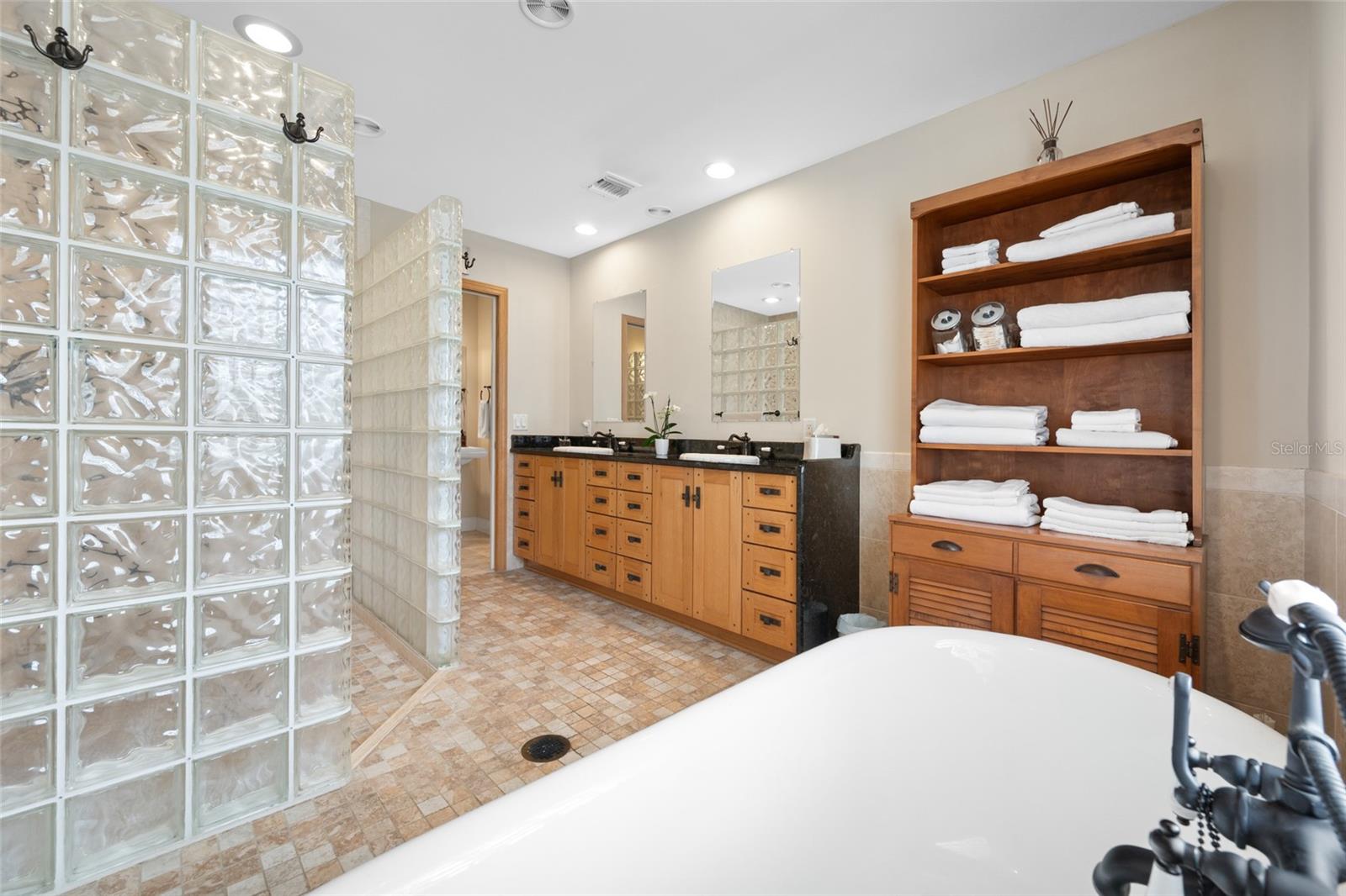 RIVER OAKS SUB - Residential