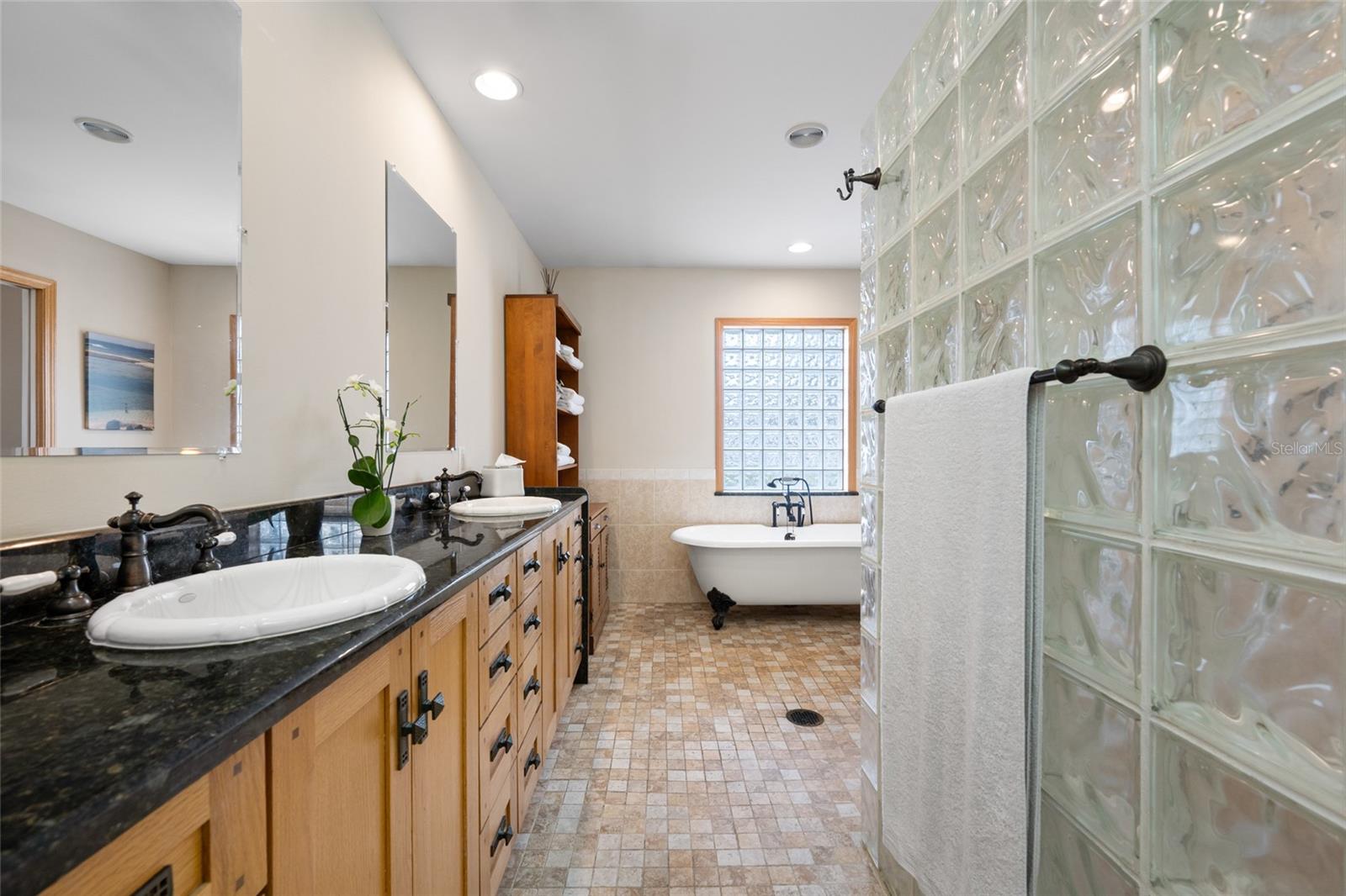 RIVER OAKS SUB - Residential